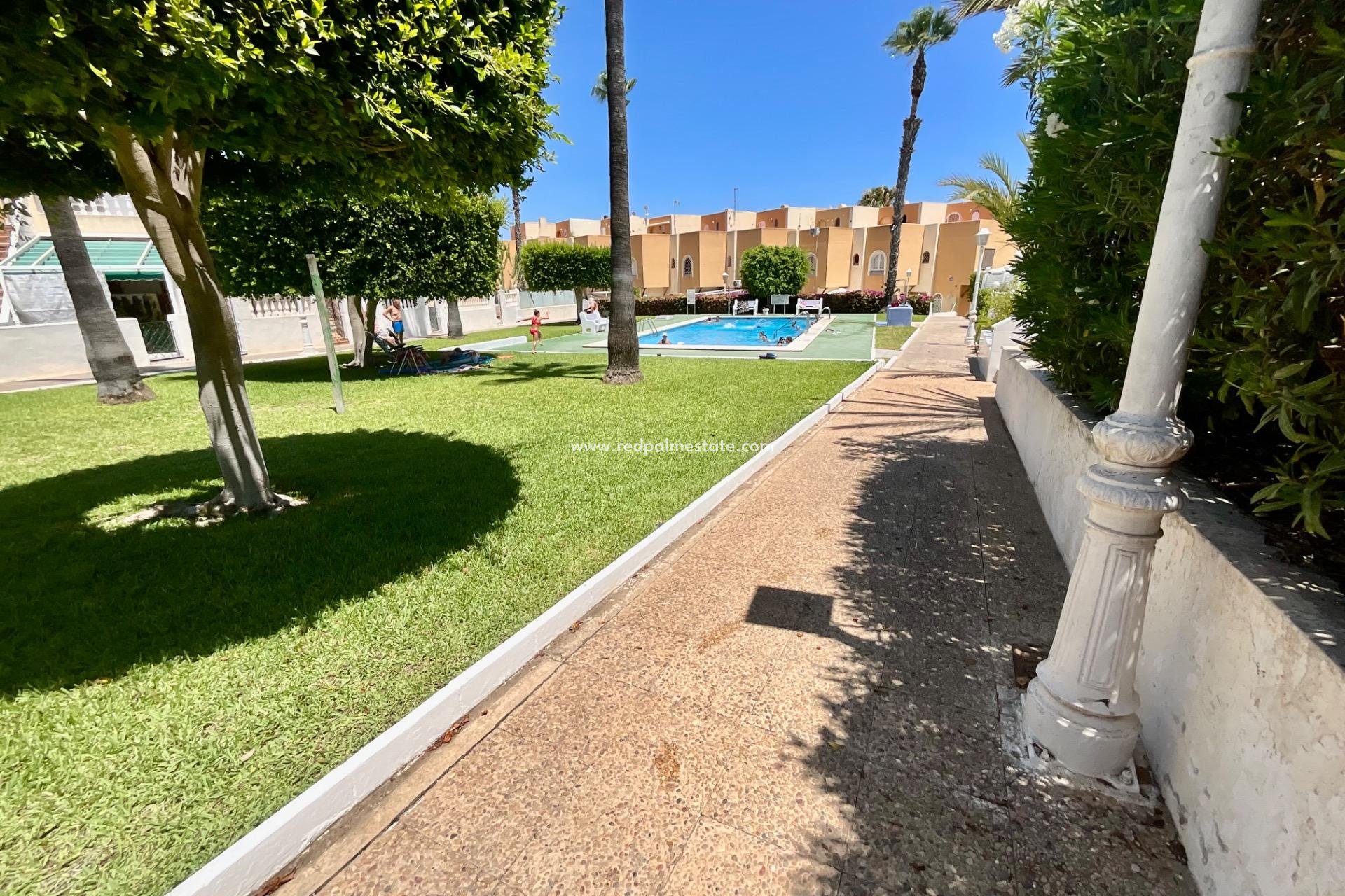 Resale - Bungalow -
Torrevieja - Torreblanca