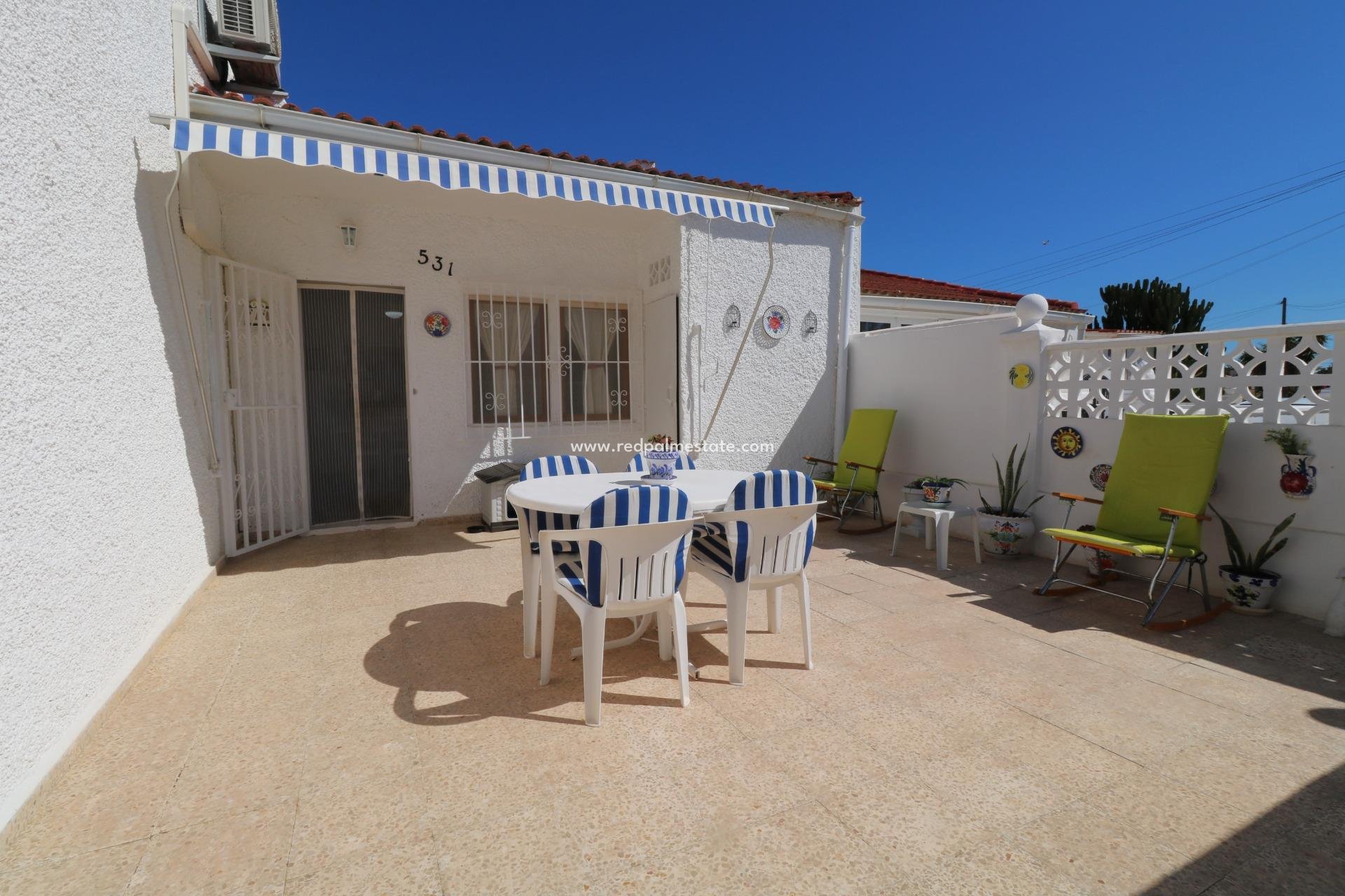 Resale - Bungalow -
Torrevieja - Torretas