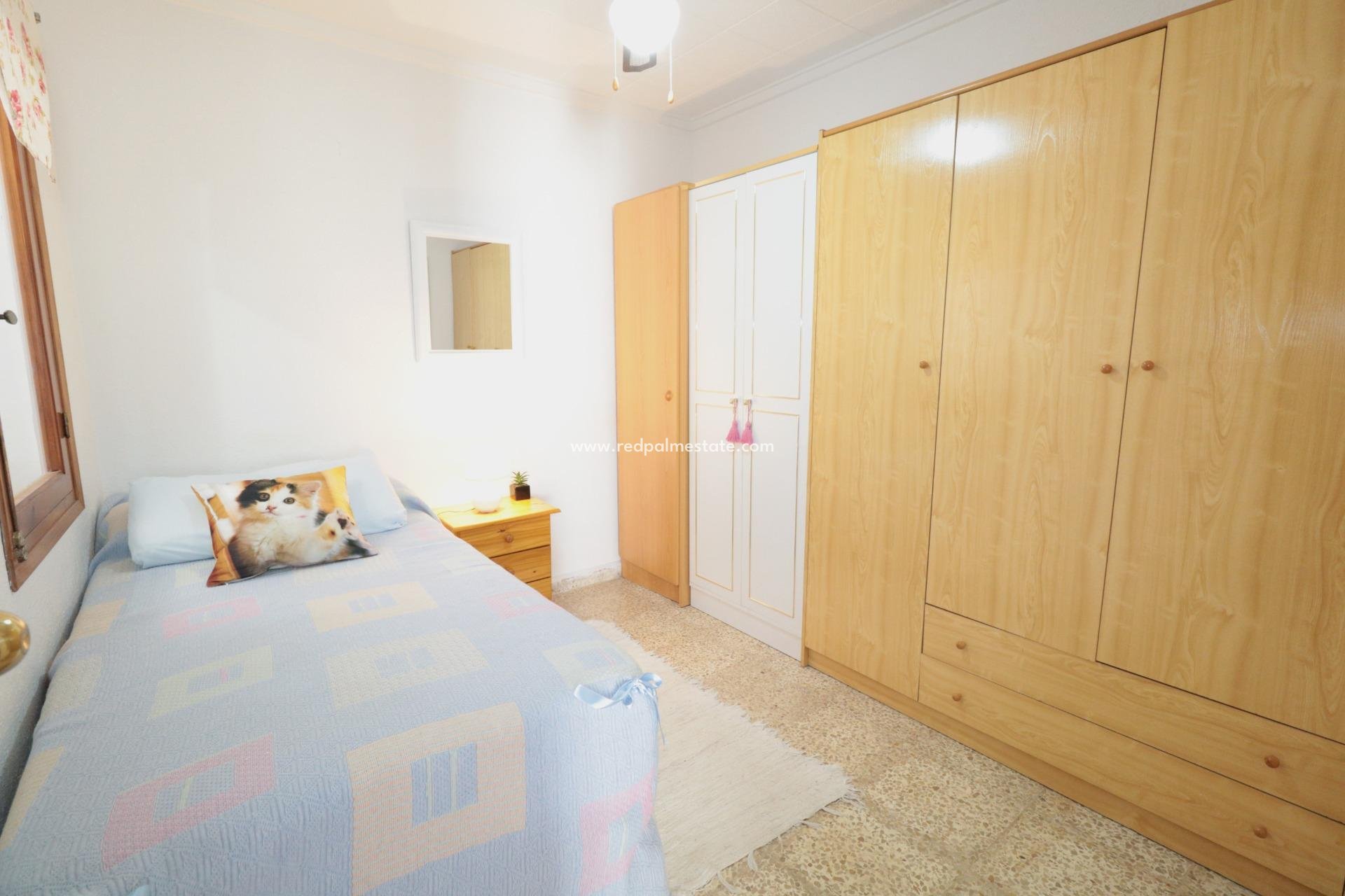 Resale - Bungalow -
Torrevieja - Torretas