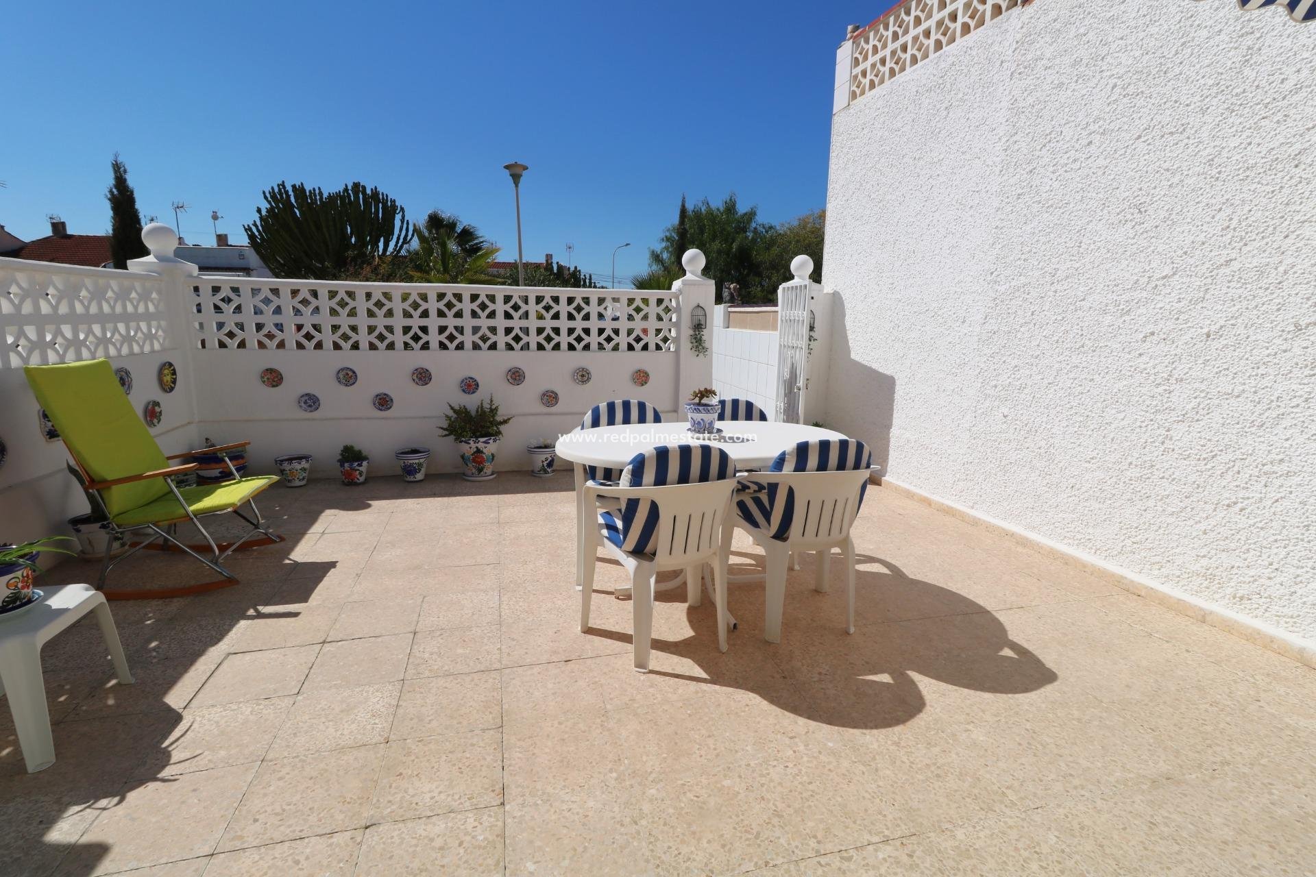 Resale - Bungalow -
Torrevieja - Torretas