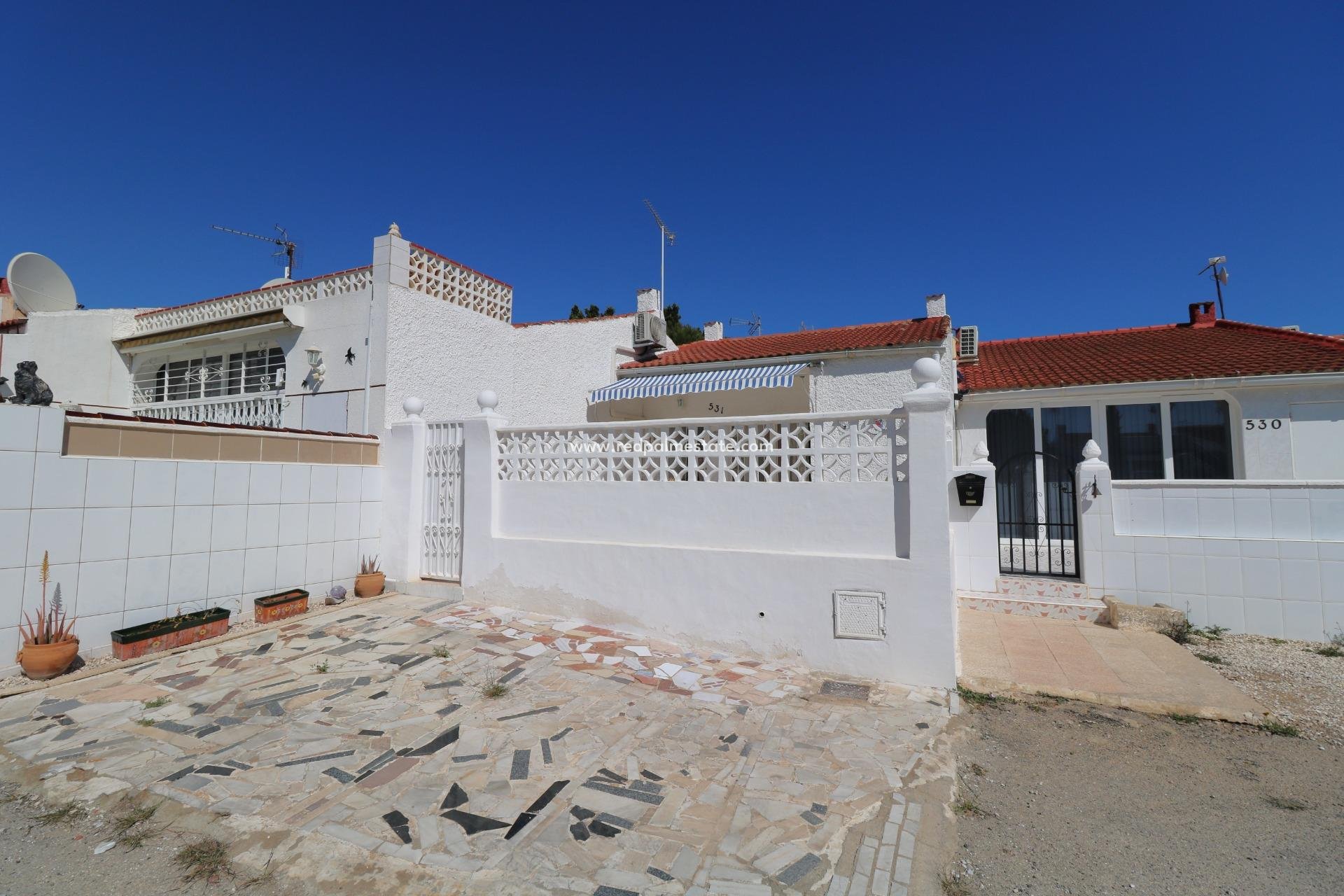 Resale - Bungalow -
Torrevieja - Torretas