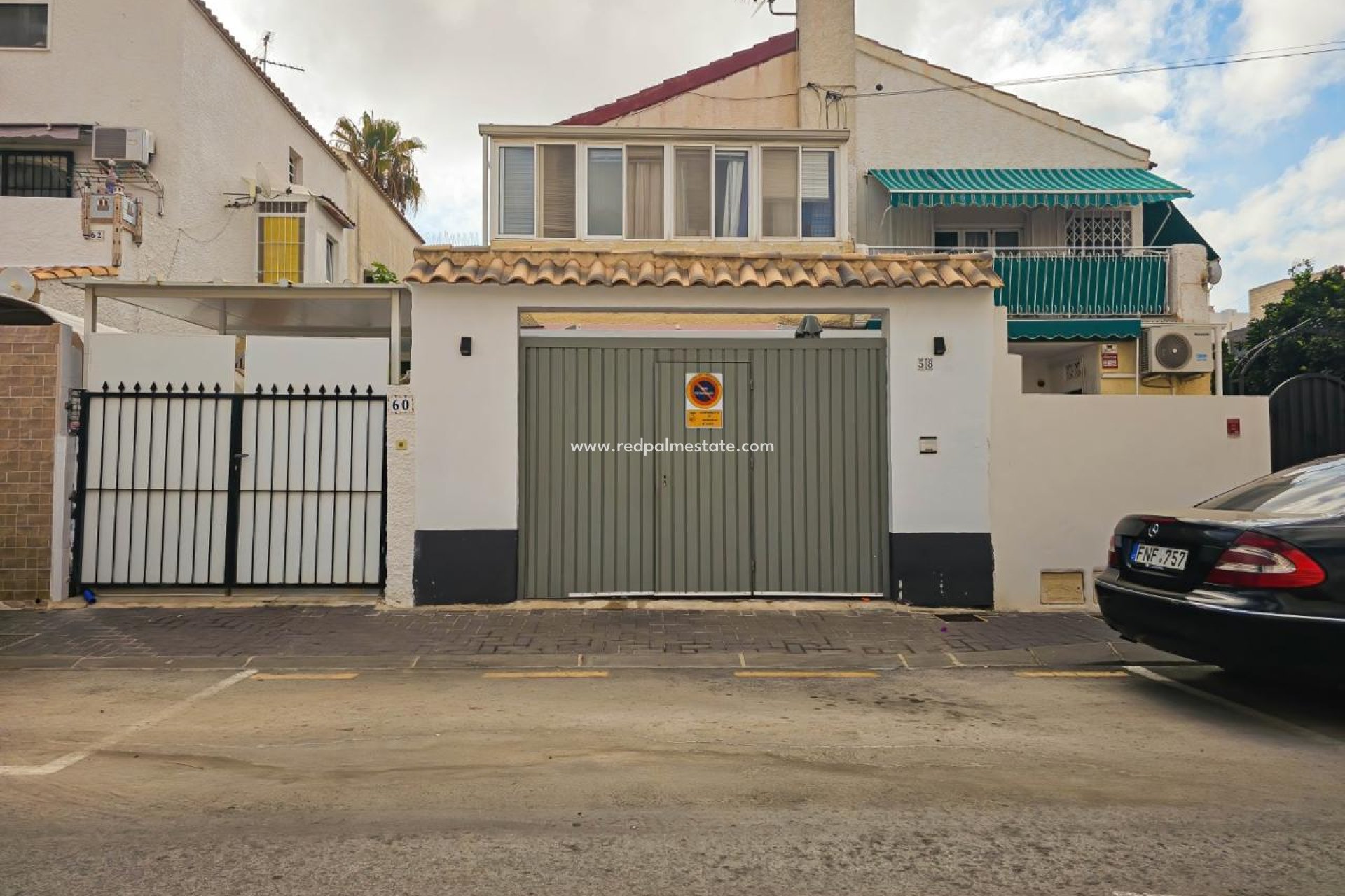 Resale - Bungalow -
Torrevieja