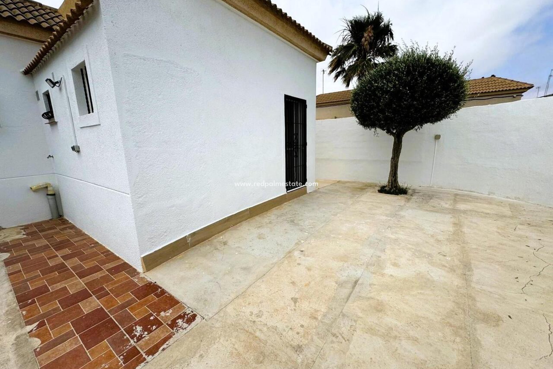 Resale - Bungalow -
Torrevieja