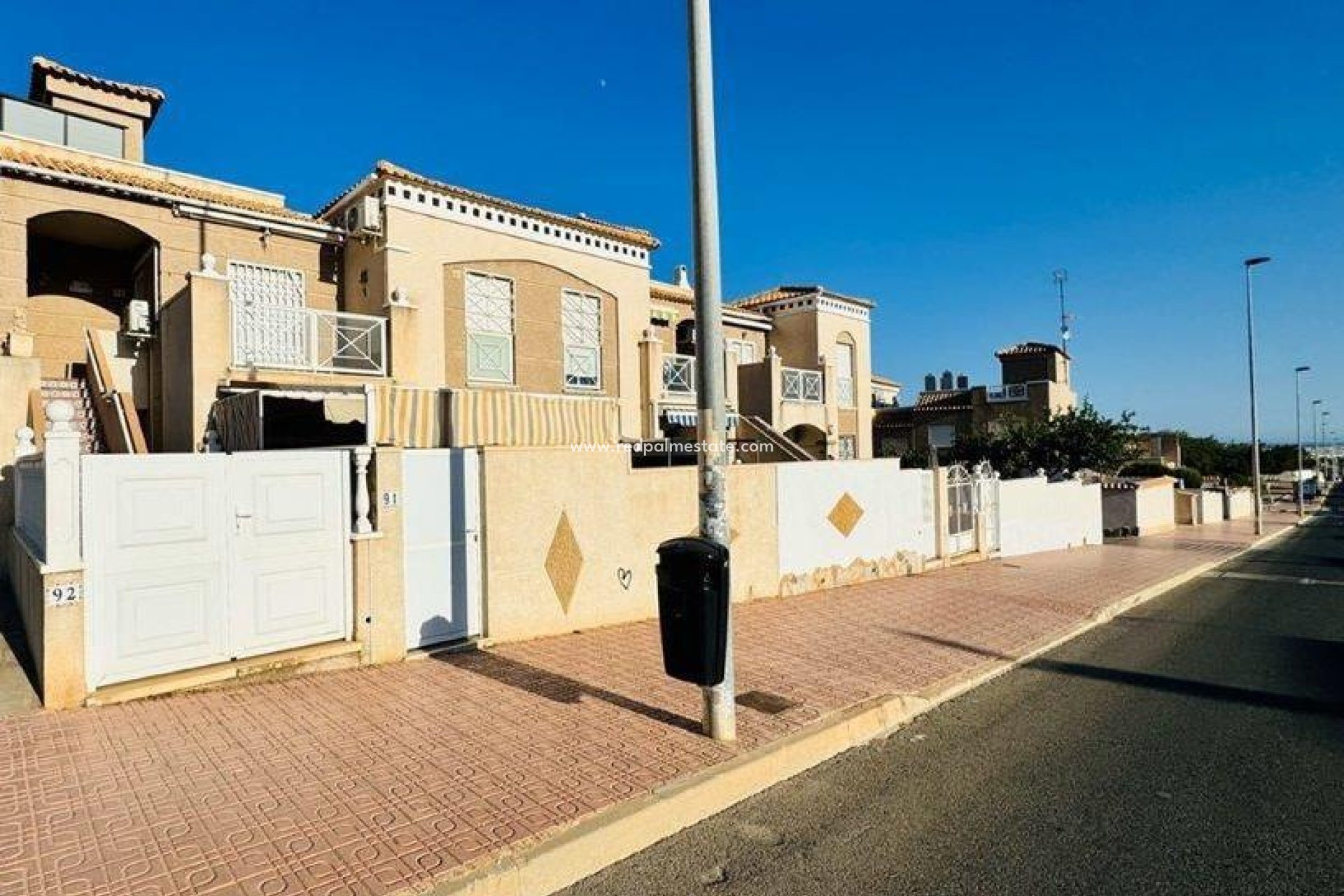 Resale - Bungalow -
Torrevieja