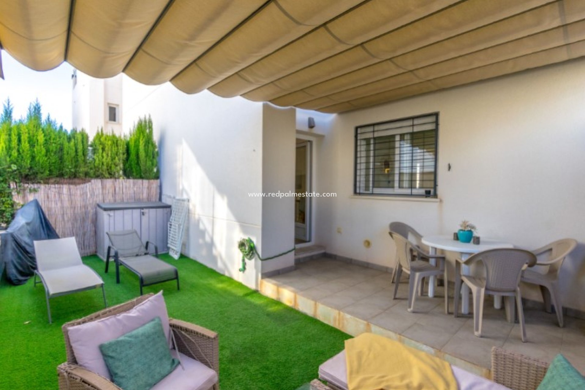 Resale - Bungalow -
Torrevieja