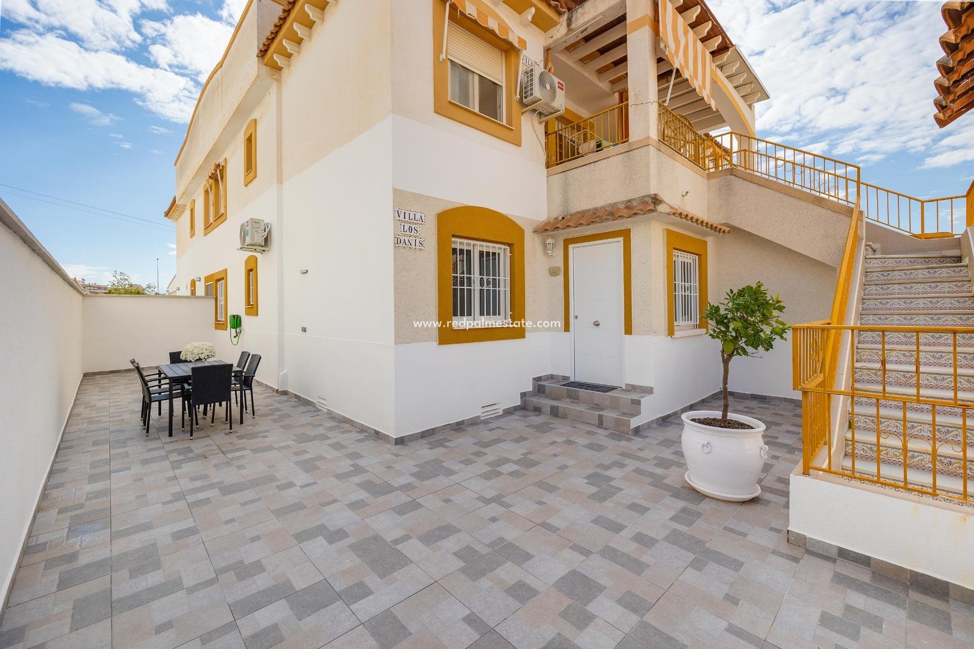 Resale - Bungalow -
Torrevieja