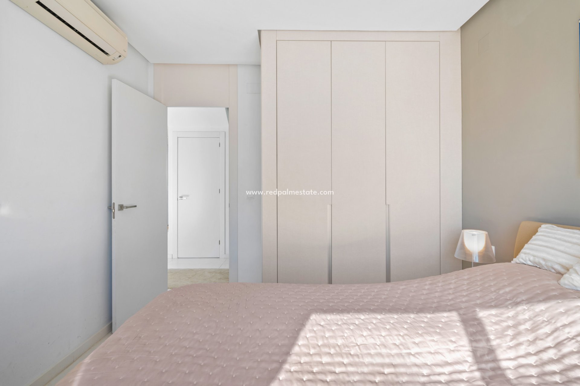 Resale - Bungalow -
Torrevieja