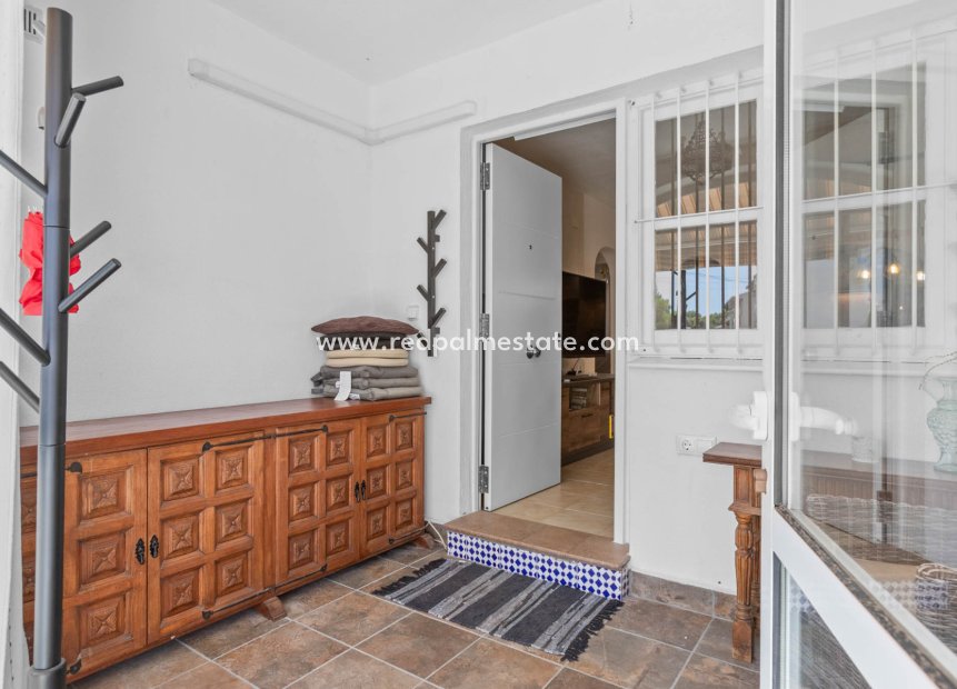 Resale - Bungalow -
Torrevieja