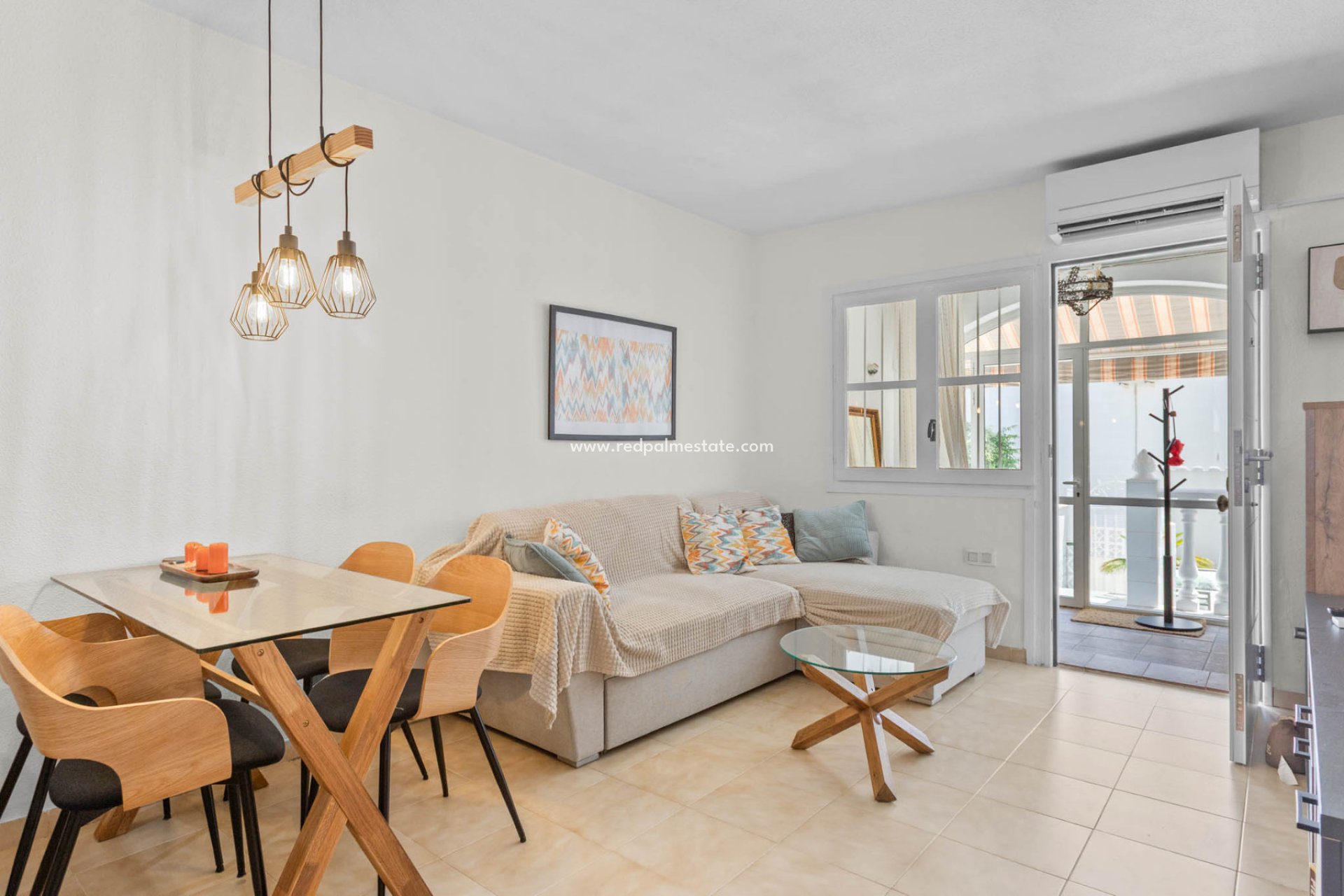 Resale - Bungalow -
Torrevieja