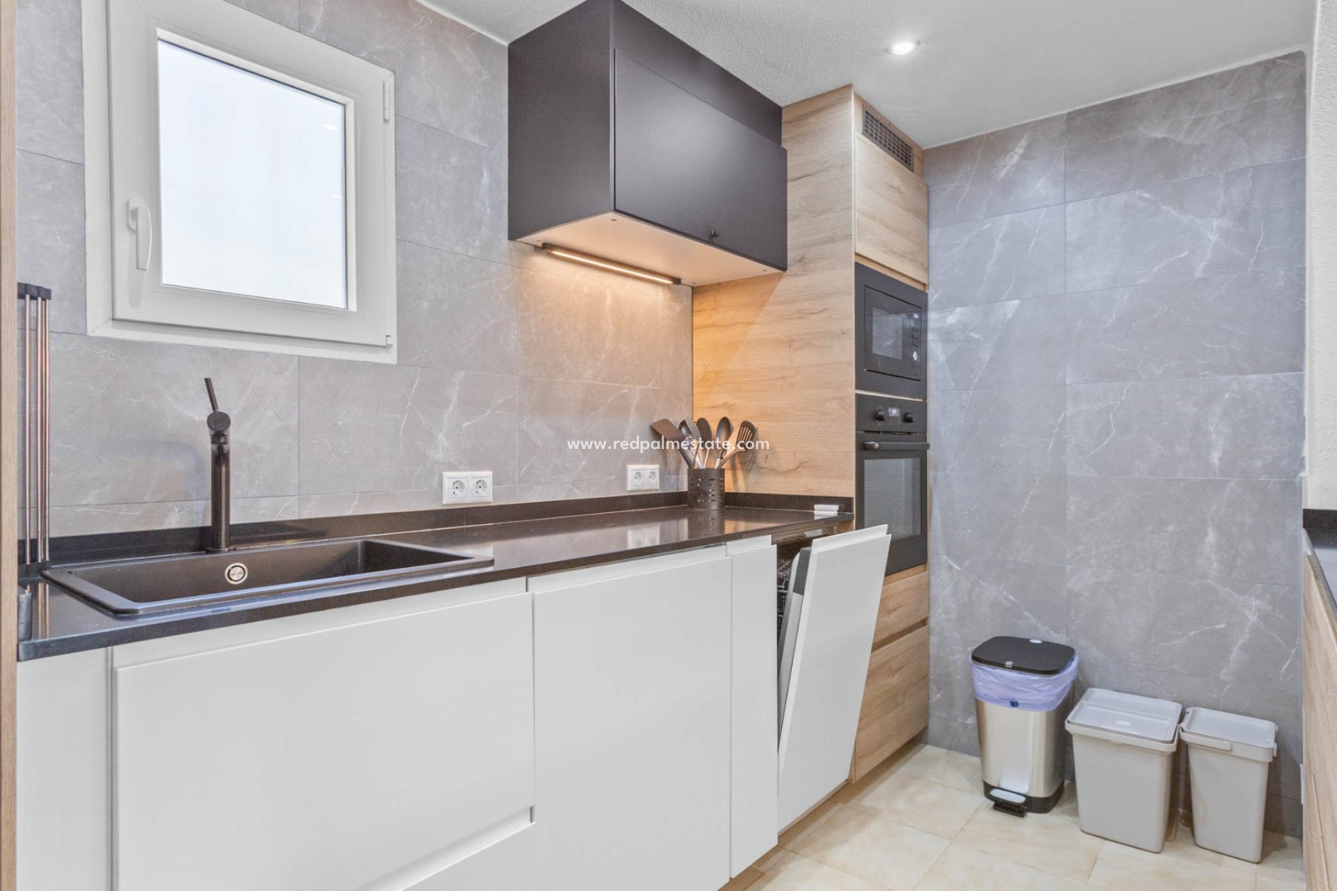 Resale - Bungalow -
Torrevieja