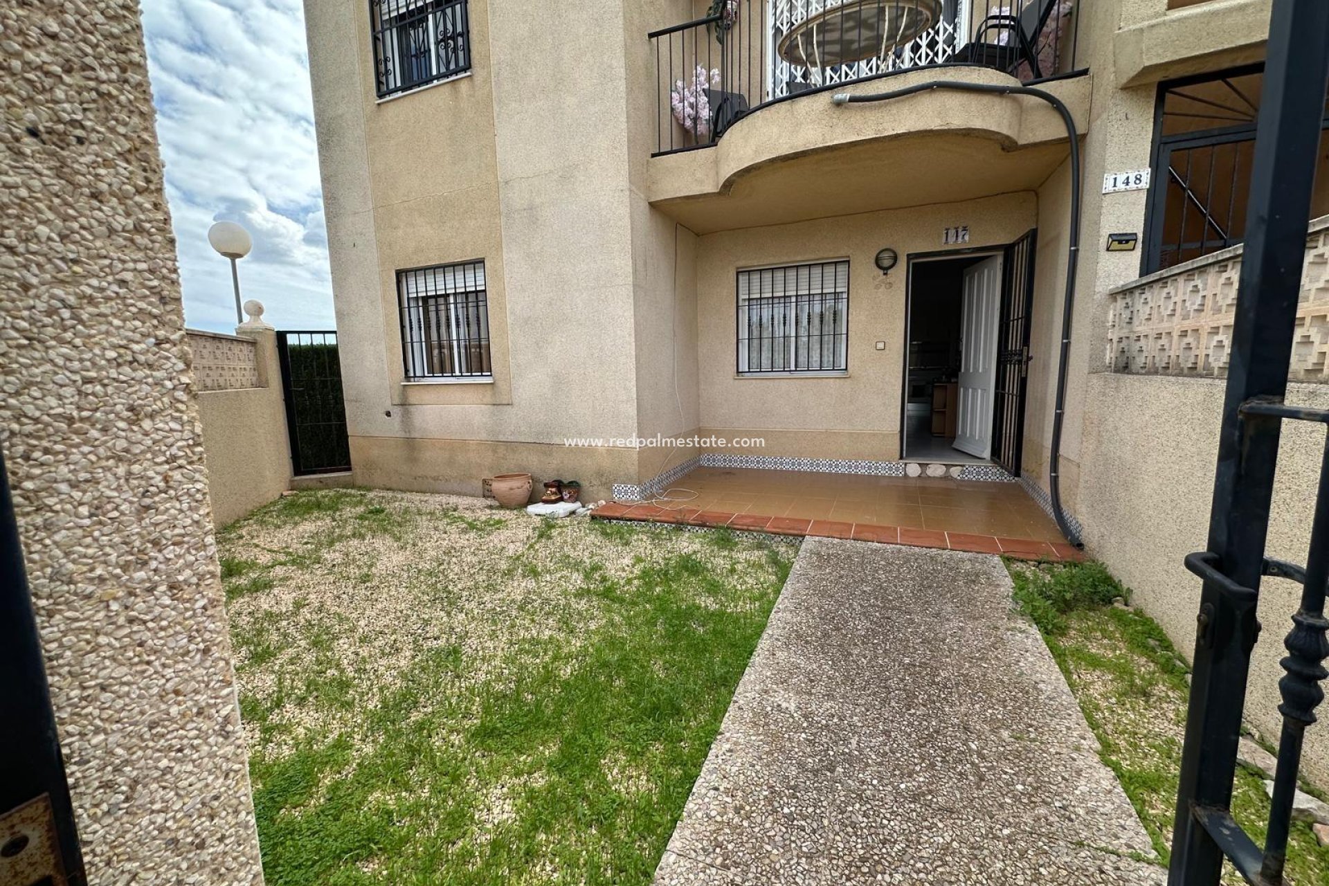 Resale - Bungalow -
Torrevieja