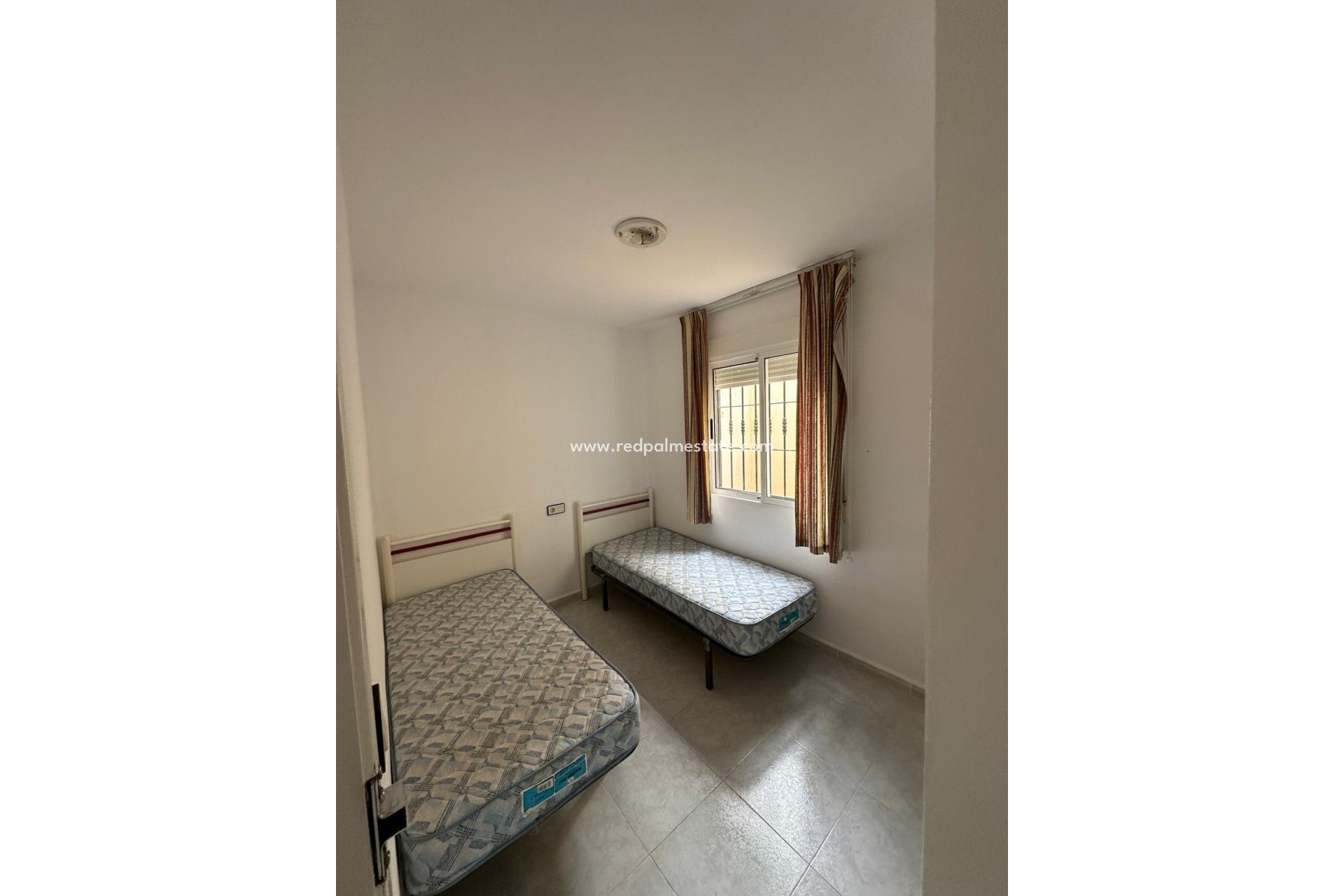 Resale - Bungalow -
Torrevieja