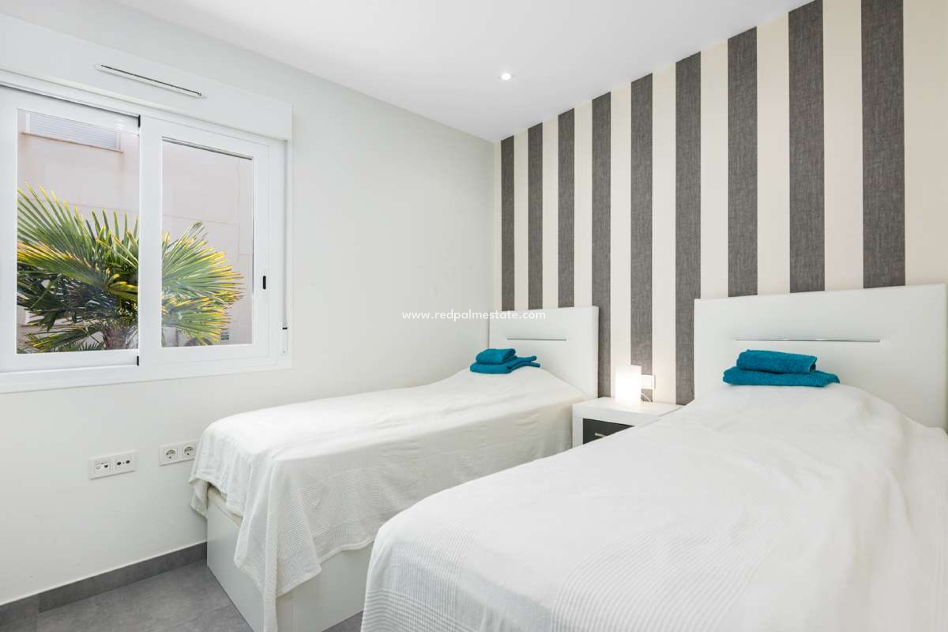 Resale - Bungalow -
Torrevieja