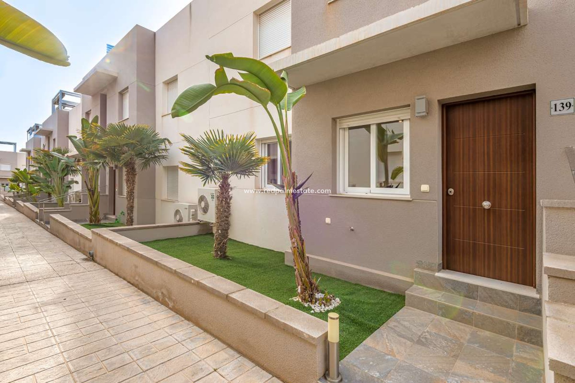 Resale - Bungalow -
Torrevieja