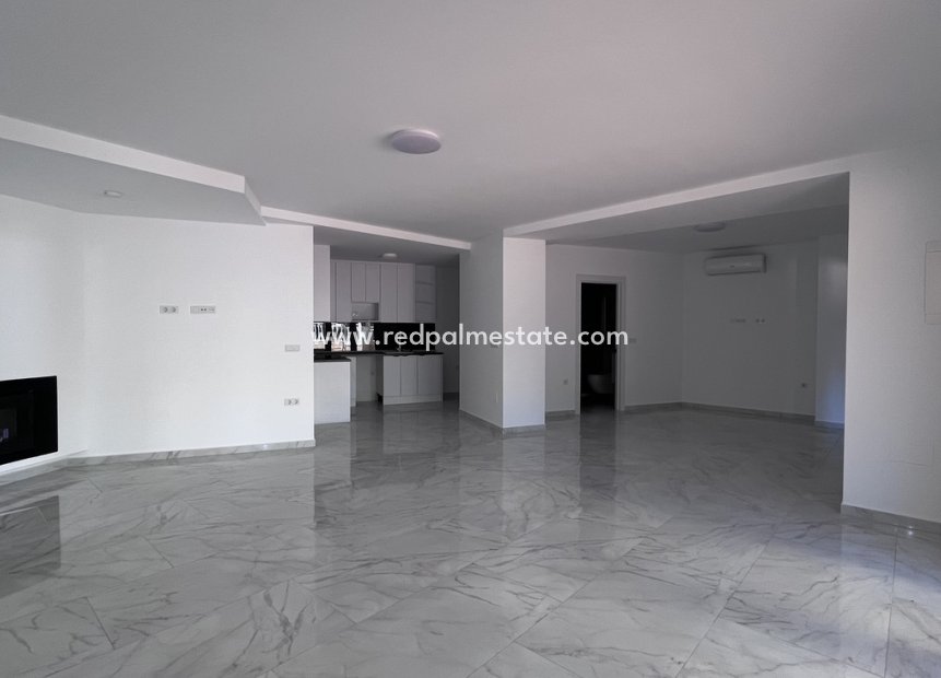 Resale - Bungalow -
Torrevieja