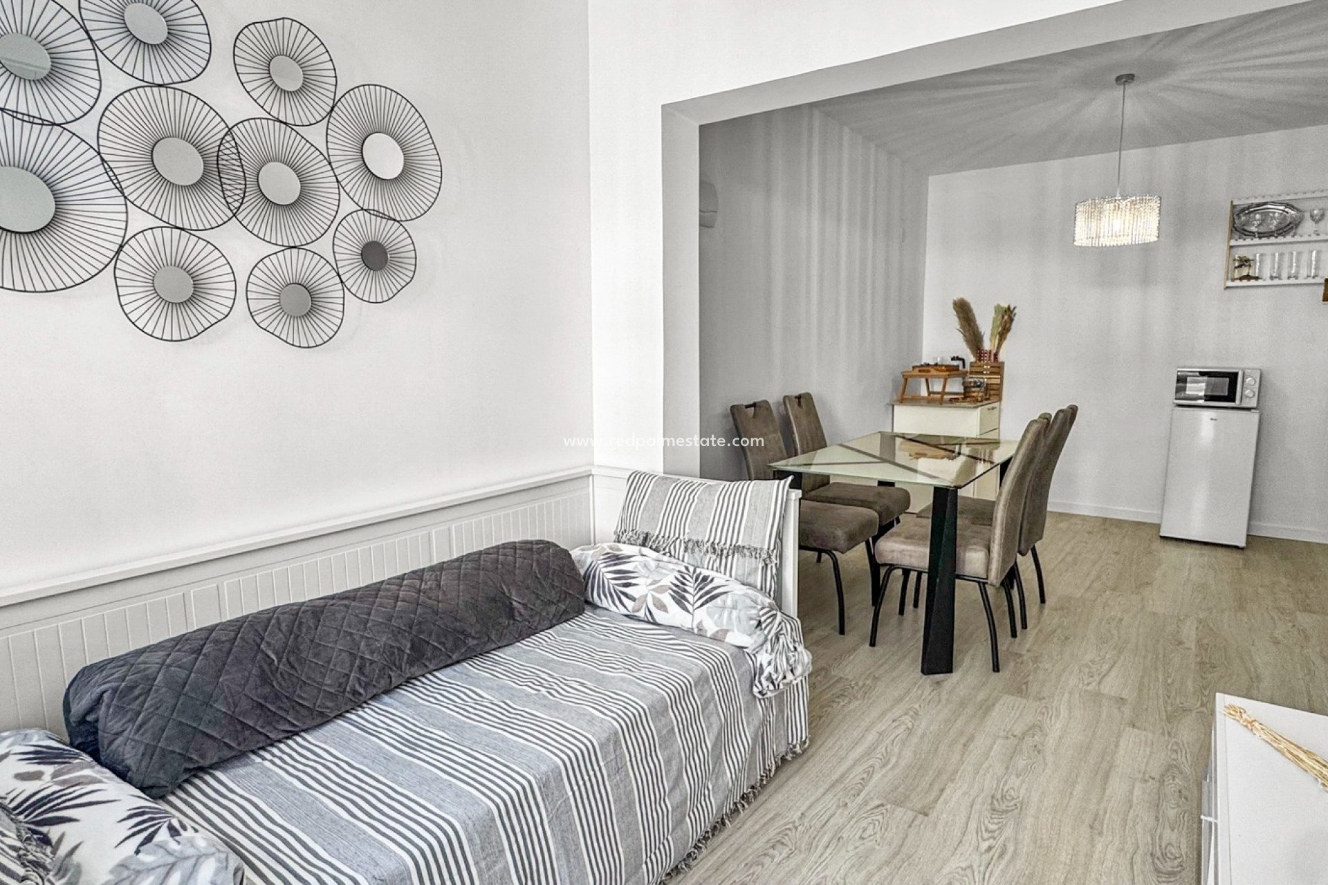 Resale - Bungalow -
Torrevieja