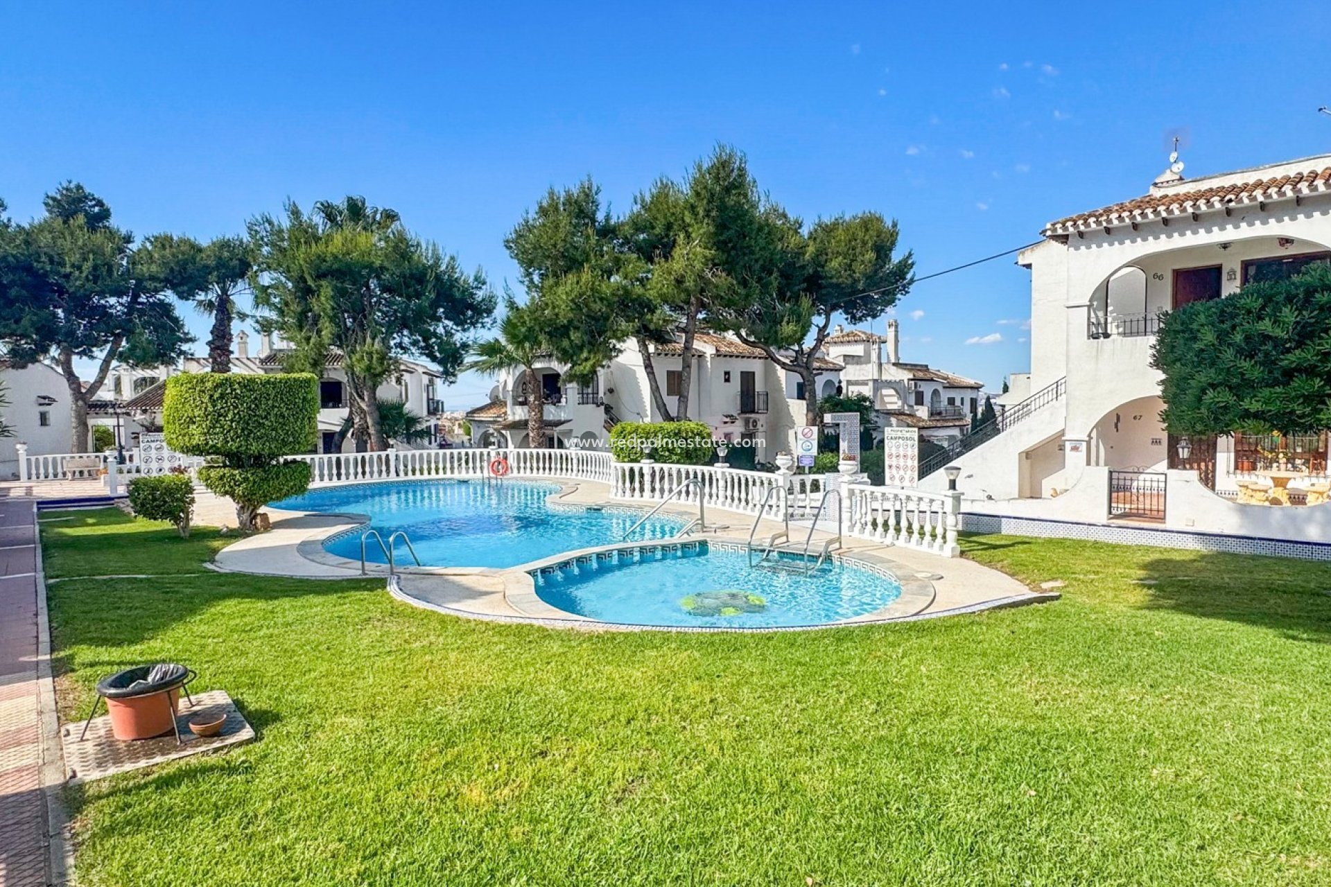 Resale - Bungalow -
Torrevieja