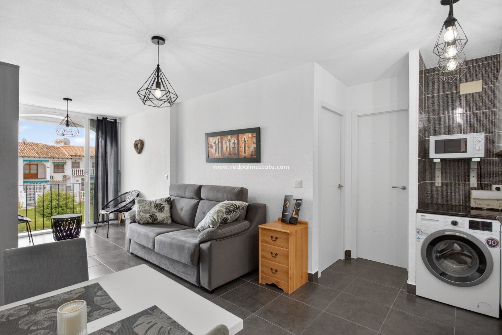 Resale - Bungalow -
Torrevieja