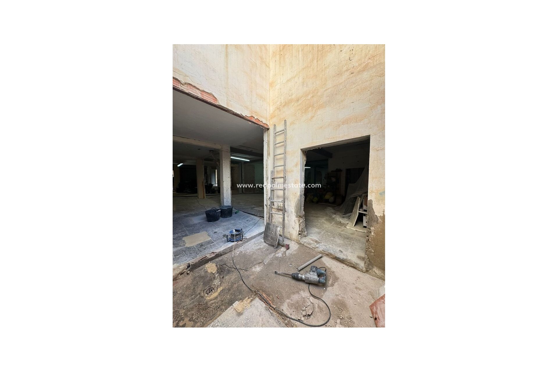 Resale - Business -
Alicante - Campoamor