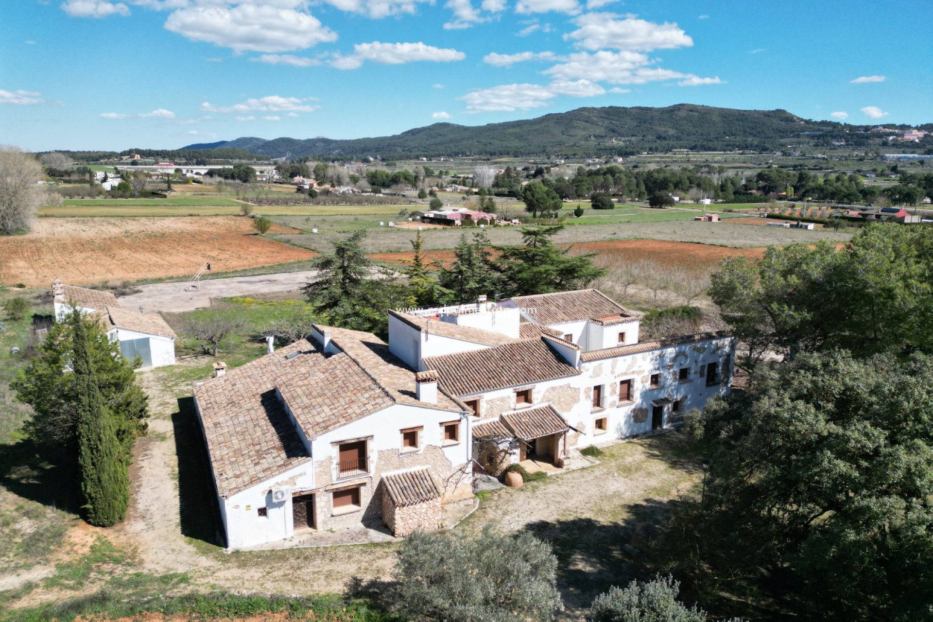 Resale - Business -
Banyeres De Mariola - Inland