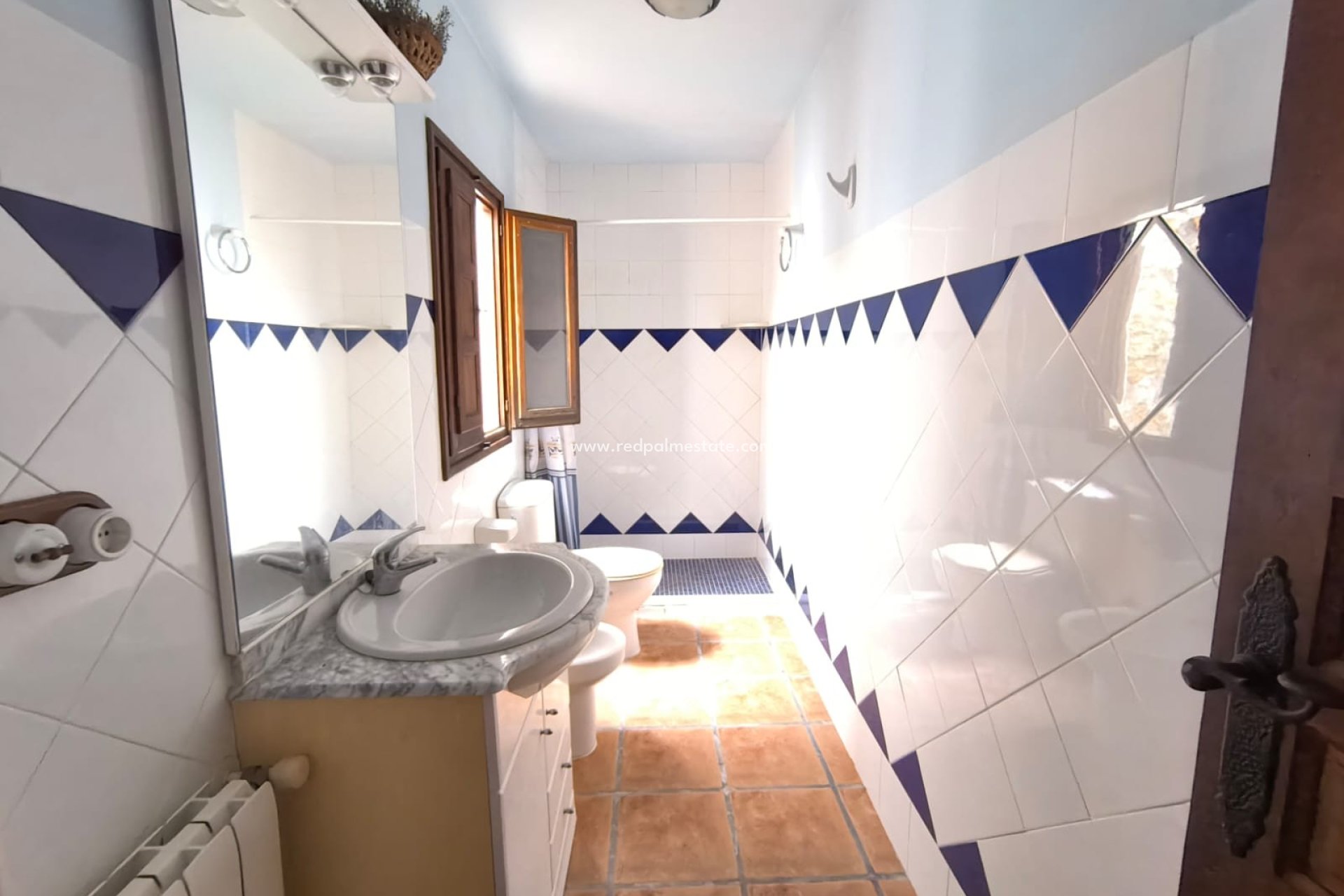 Resale - Business -
Banyeres De Mariola - Inland