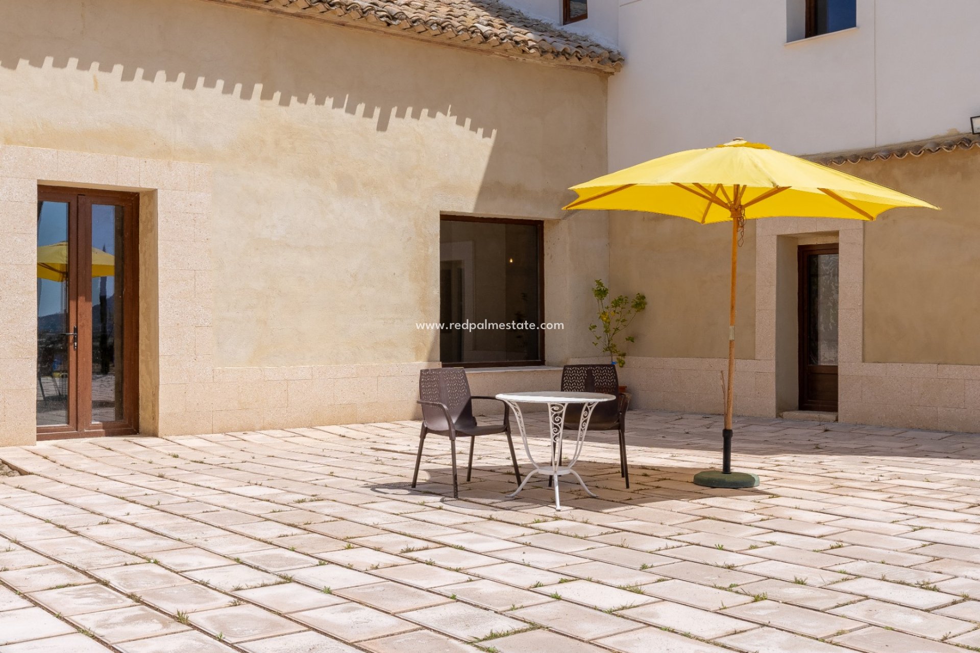 Resale - Business -
Castalla - Inland