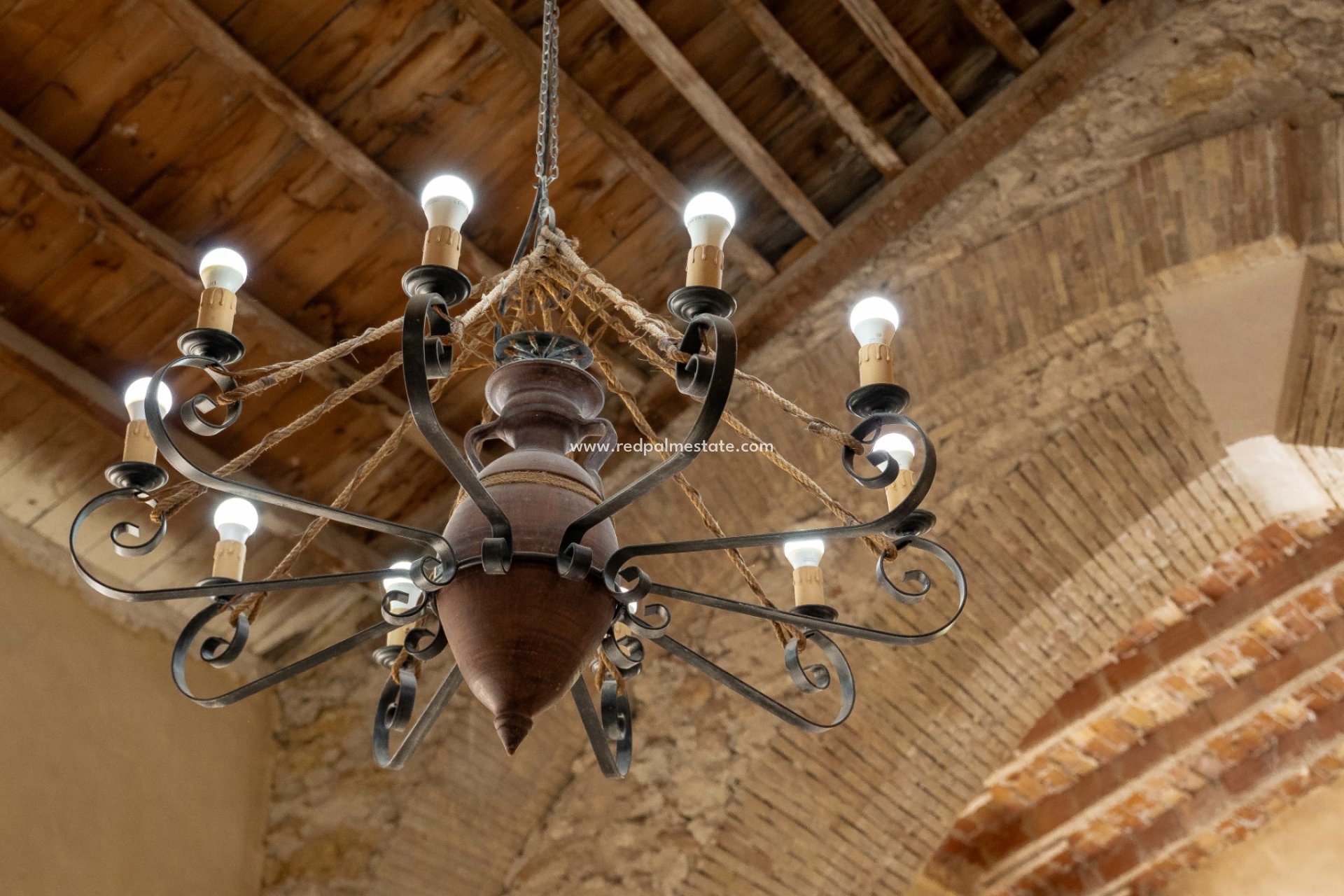 Resale - Business -
Castalla - Inland