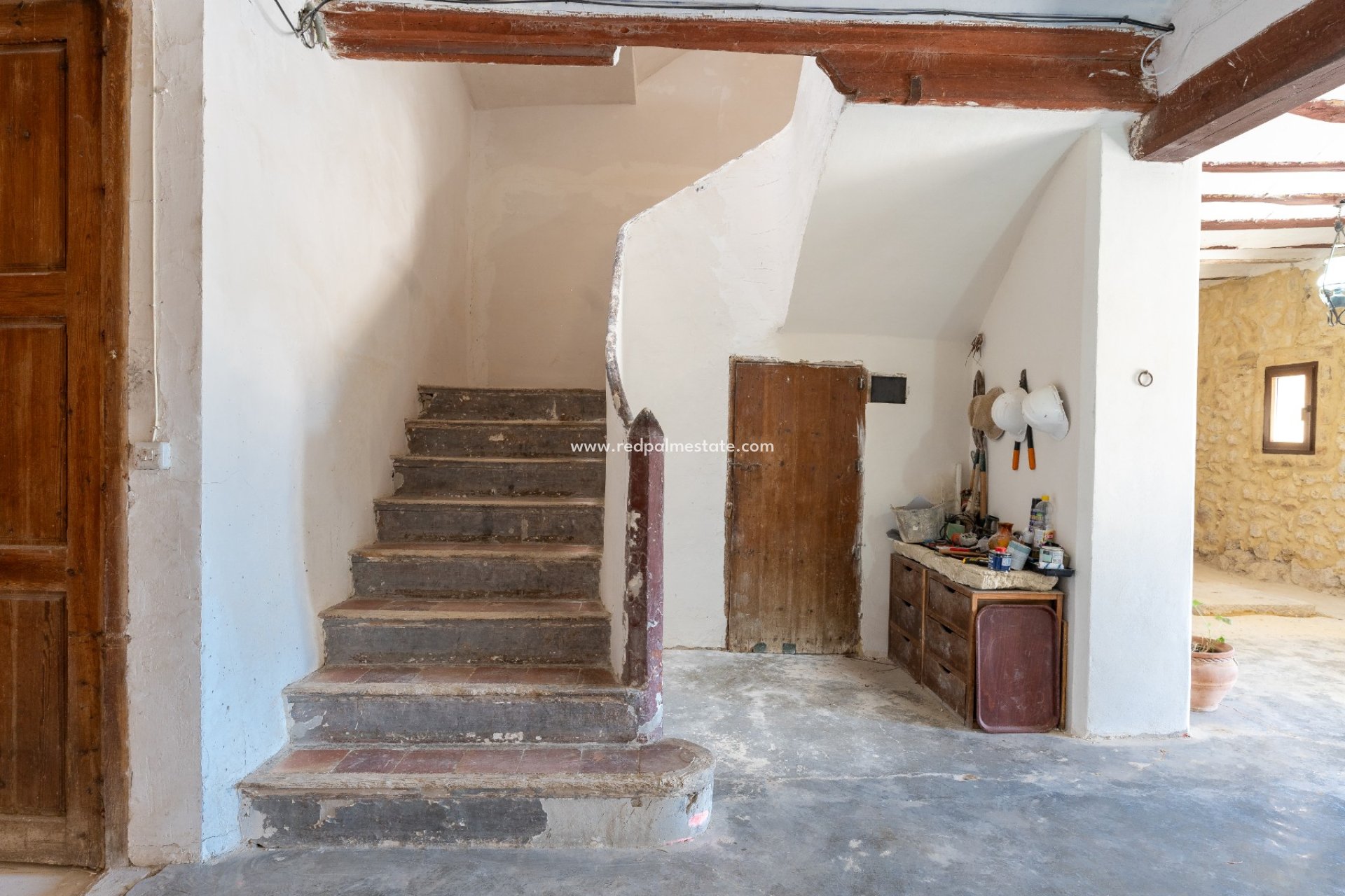 Resale - Business -
Castalla - Inland