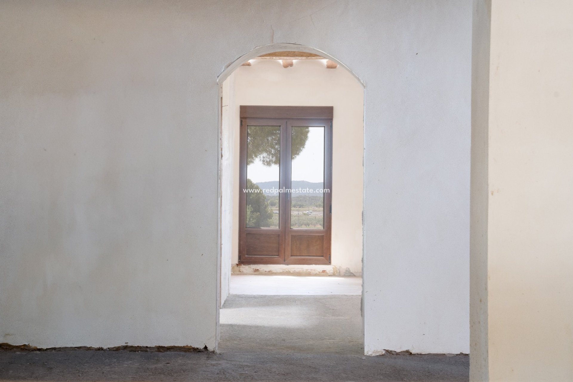 Resale - Business -
Castalla - Inland