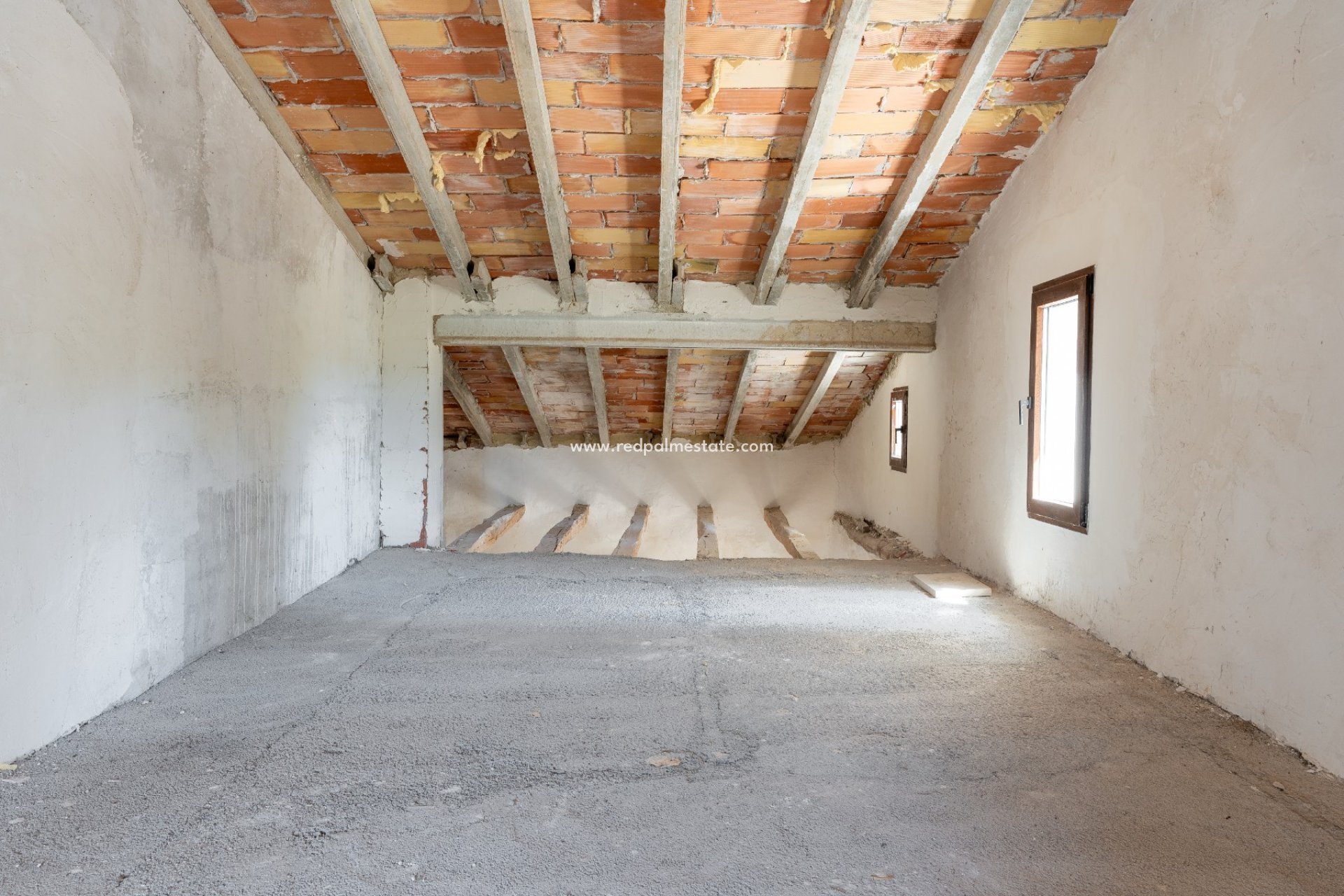 Resale - Business -
Castalla - Inland