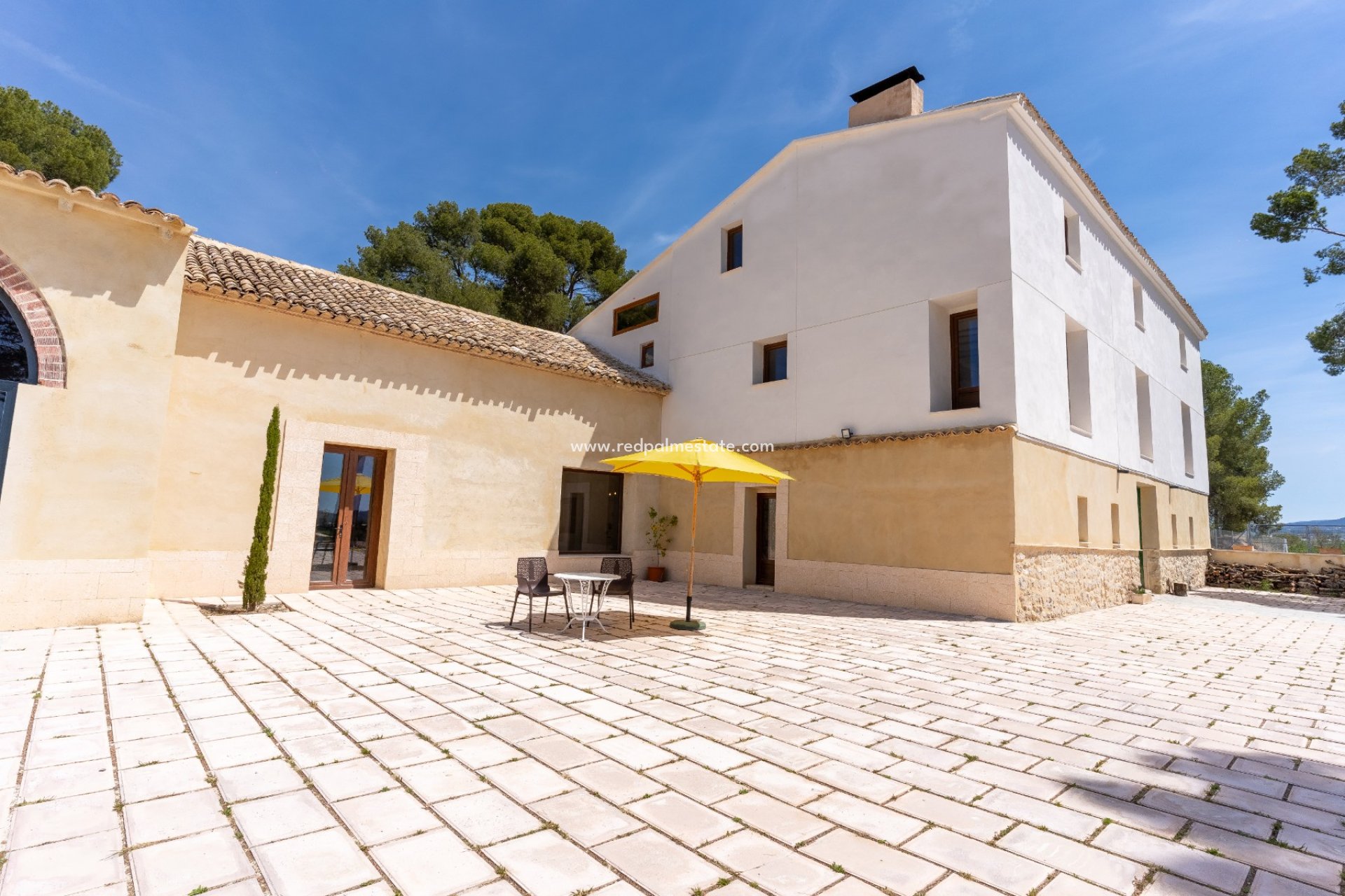 Resale - Business -
Castalla - Inland