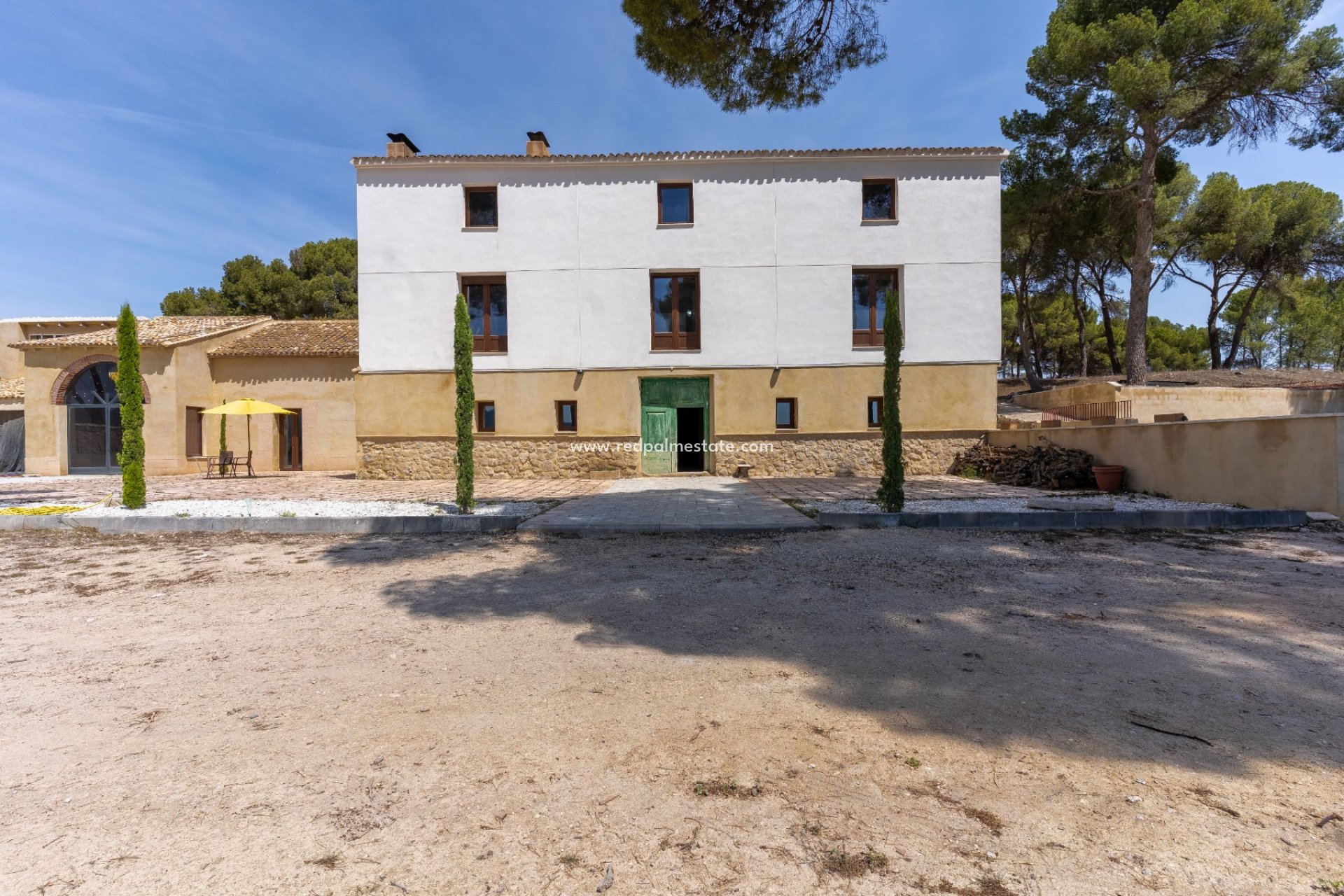 Resale - Business -
Castalla - Inland