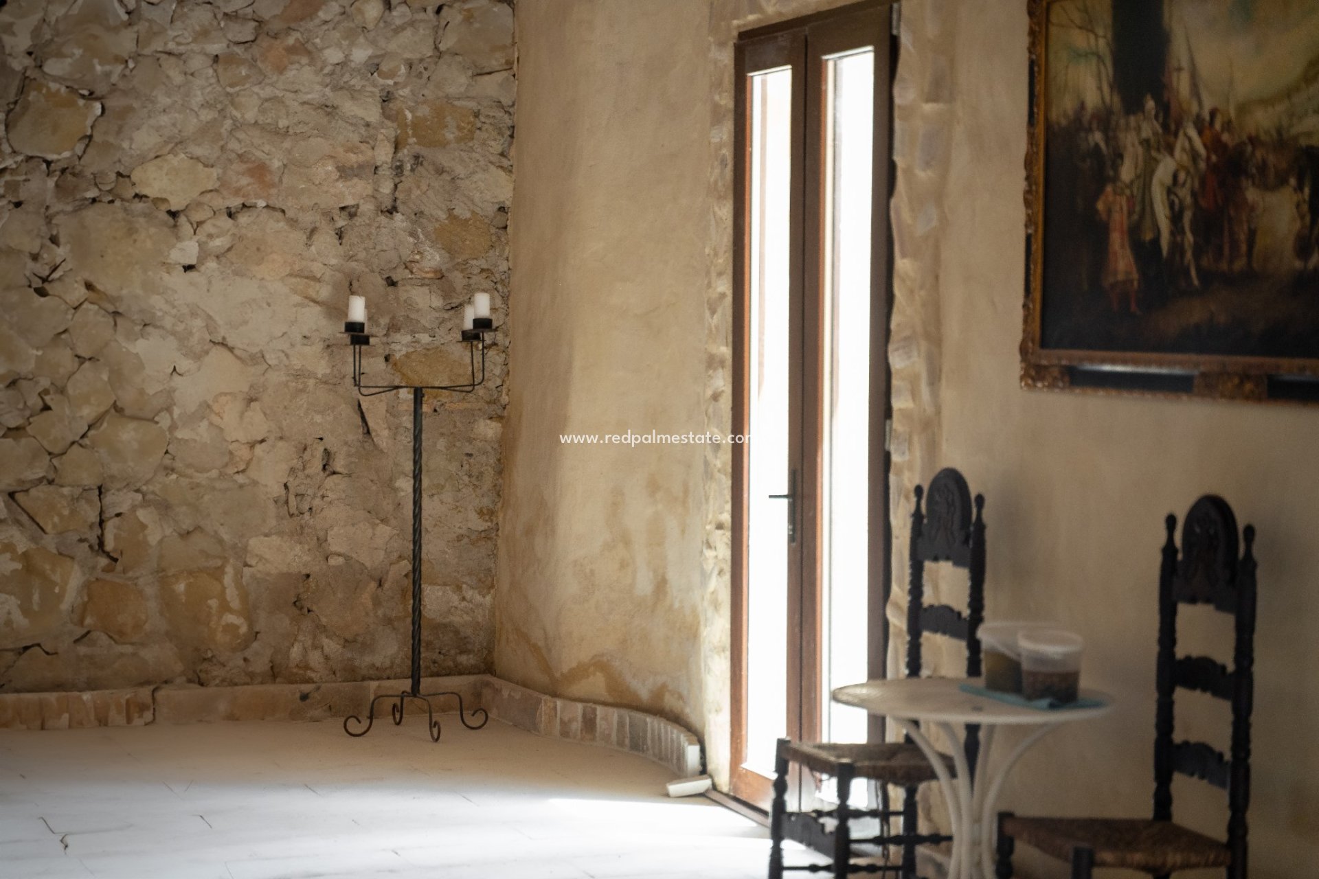 Resale - Business -
Castalla - Inland