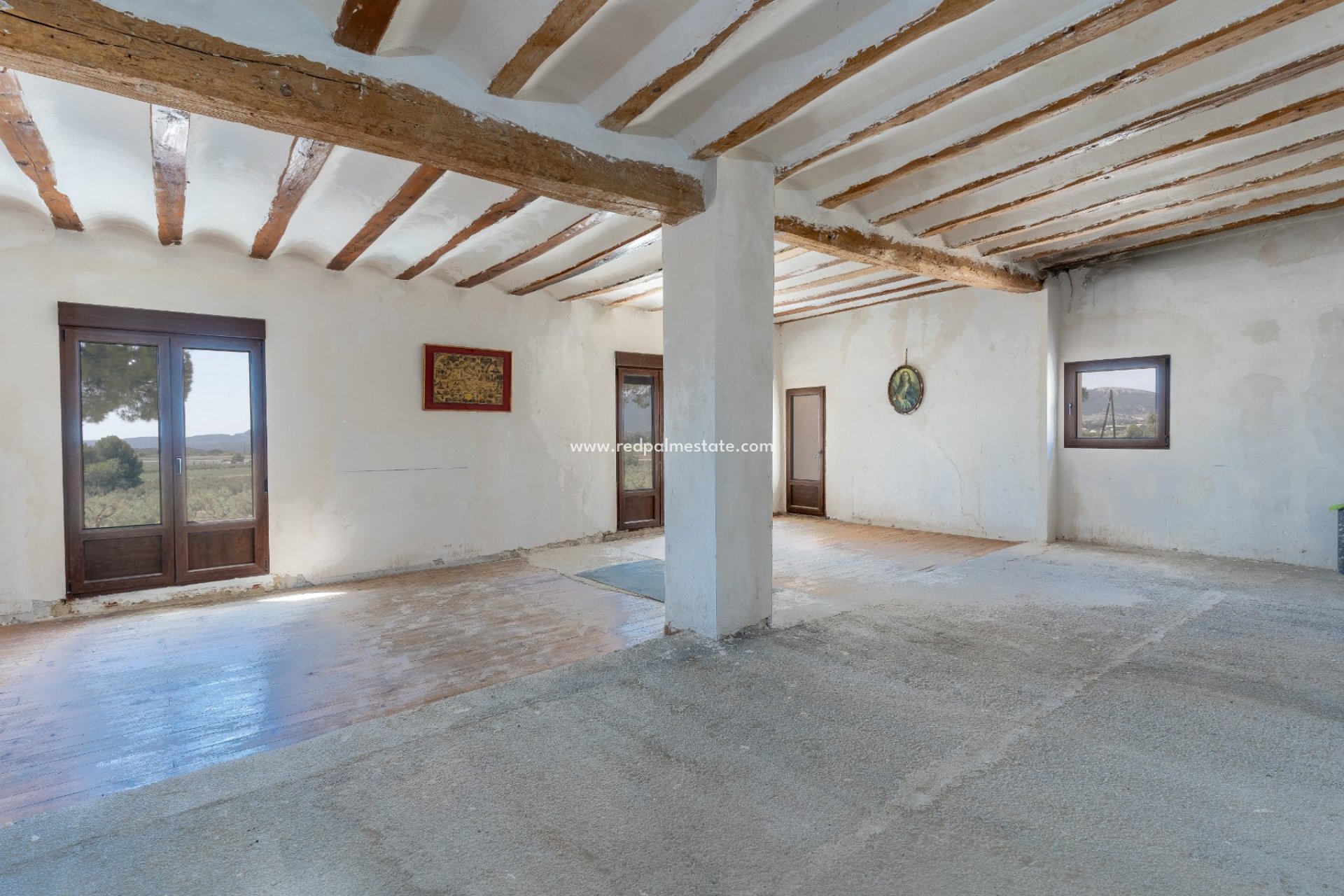 Resale - Business -
Castalla - Inland