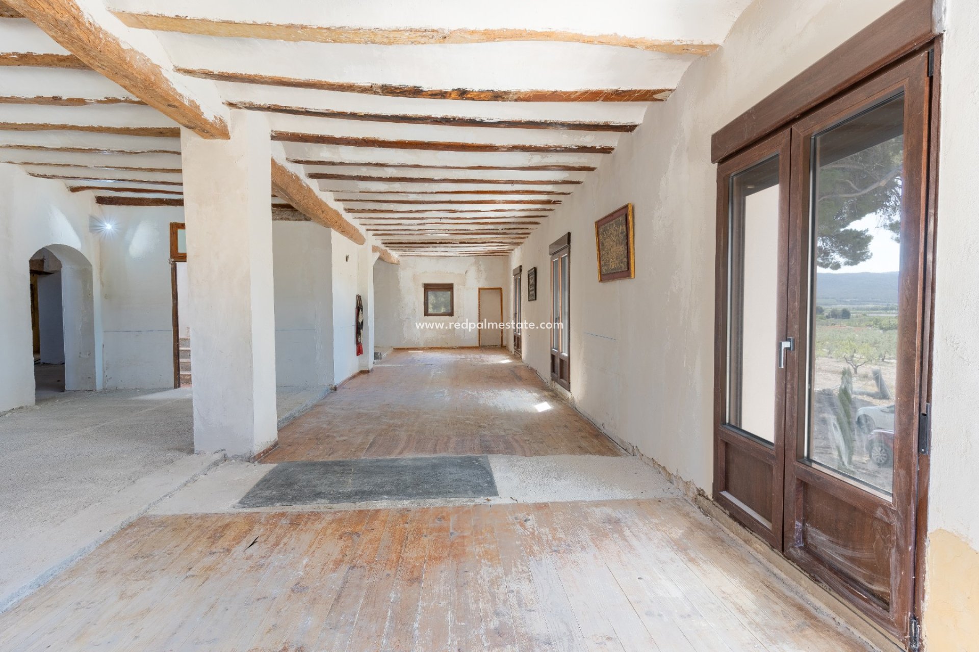 Resale - Business -
Castalla - Inland