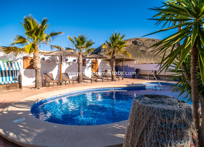 Resale - Business -
Hondón de las Nieves - Inland