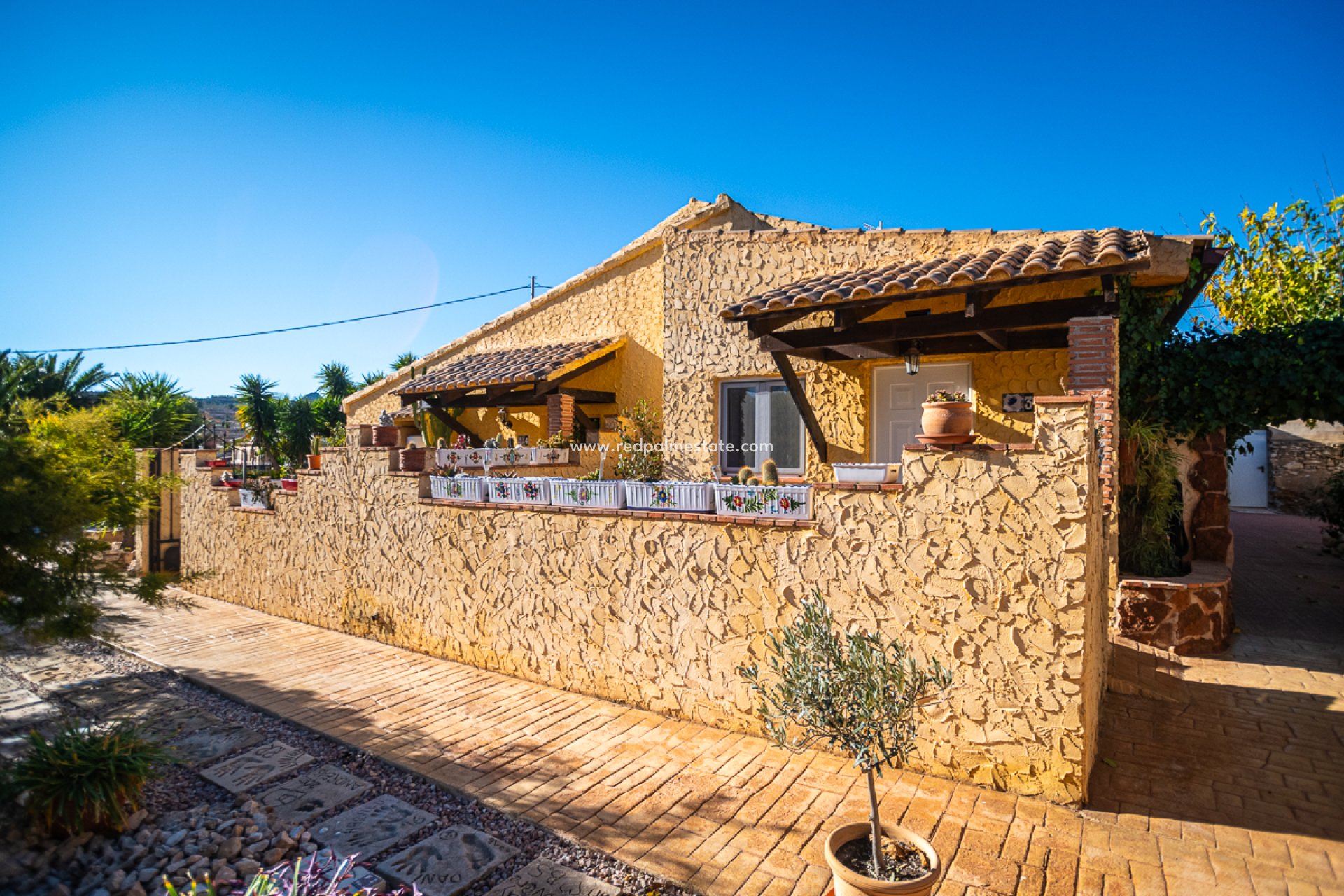 Resale - Business -
Hondón de las Nieves - Inland