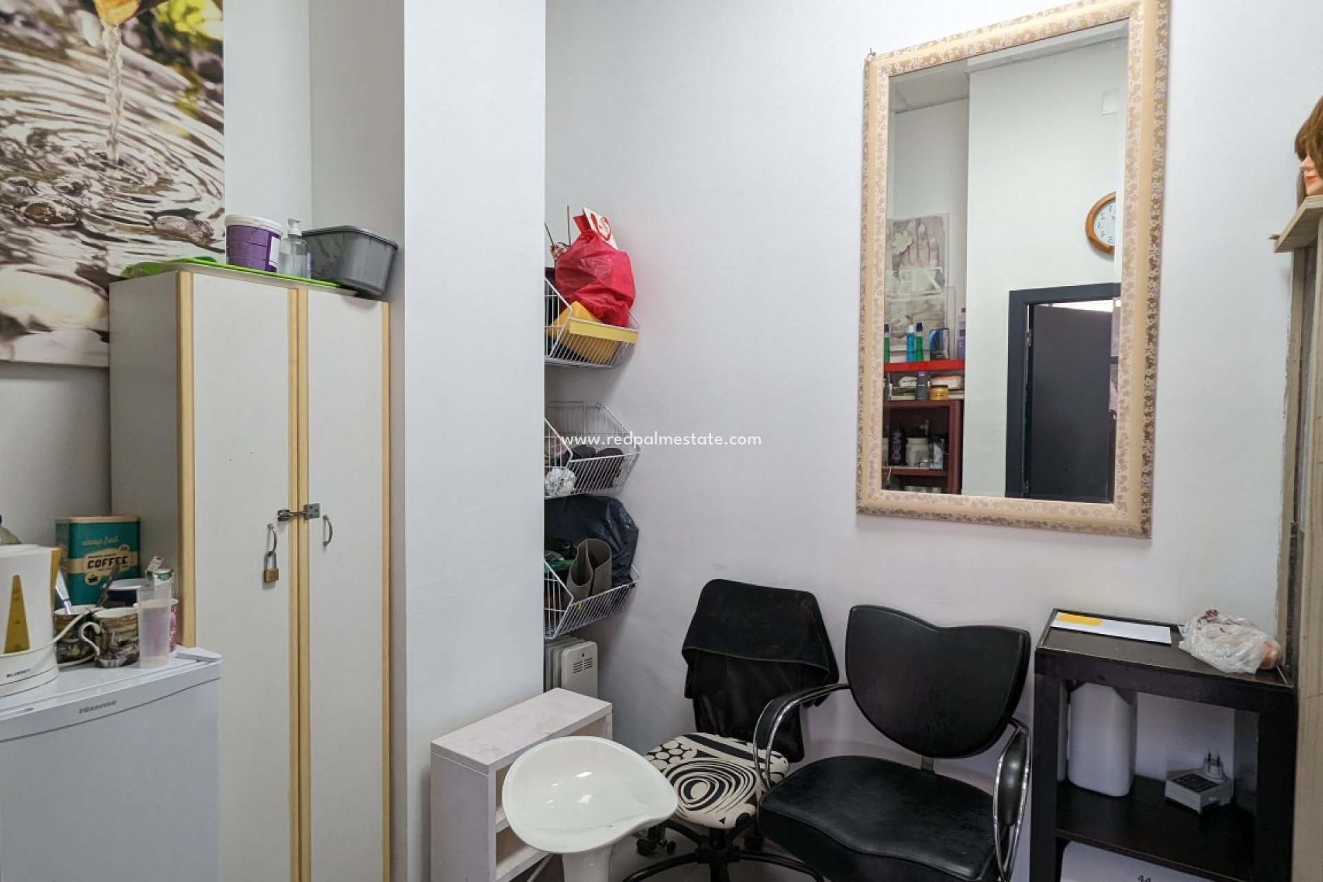 Resale - Business -
Lo Crispin - Inland