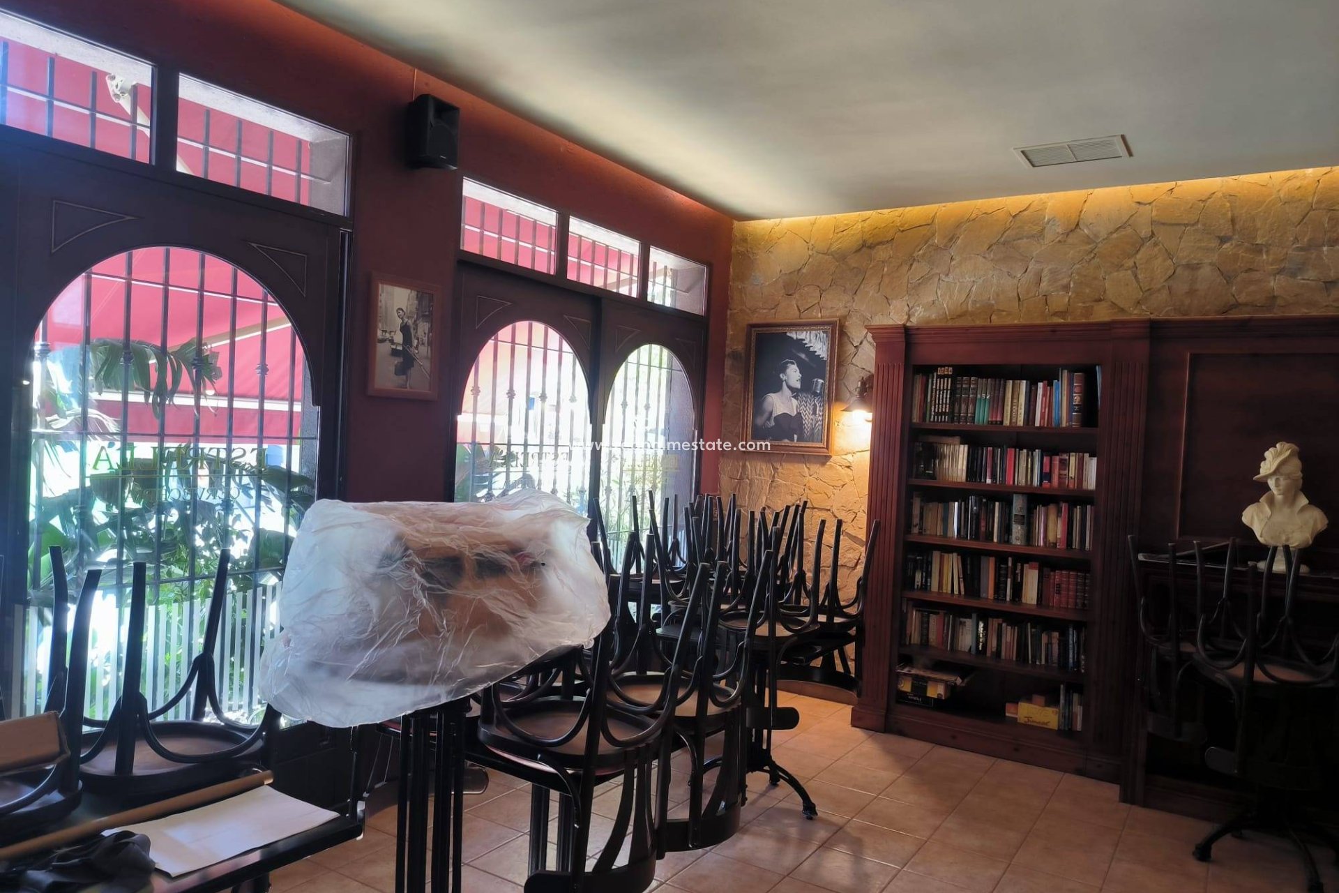 Resale - Business -
Lo Pagan - Villananitos