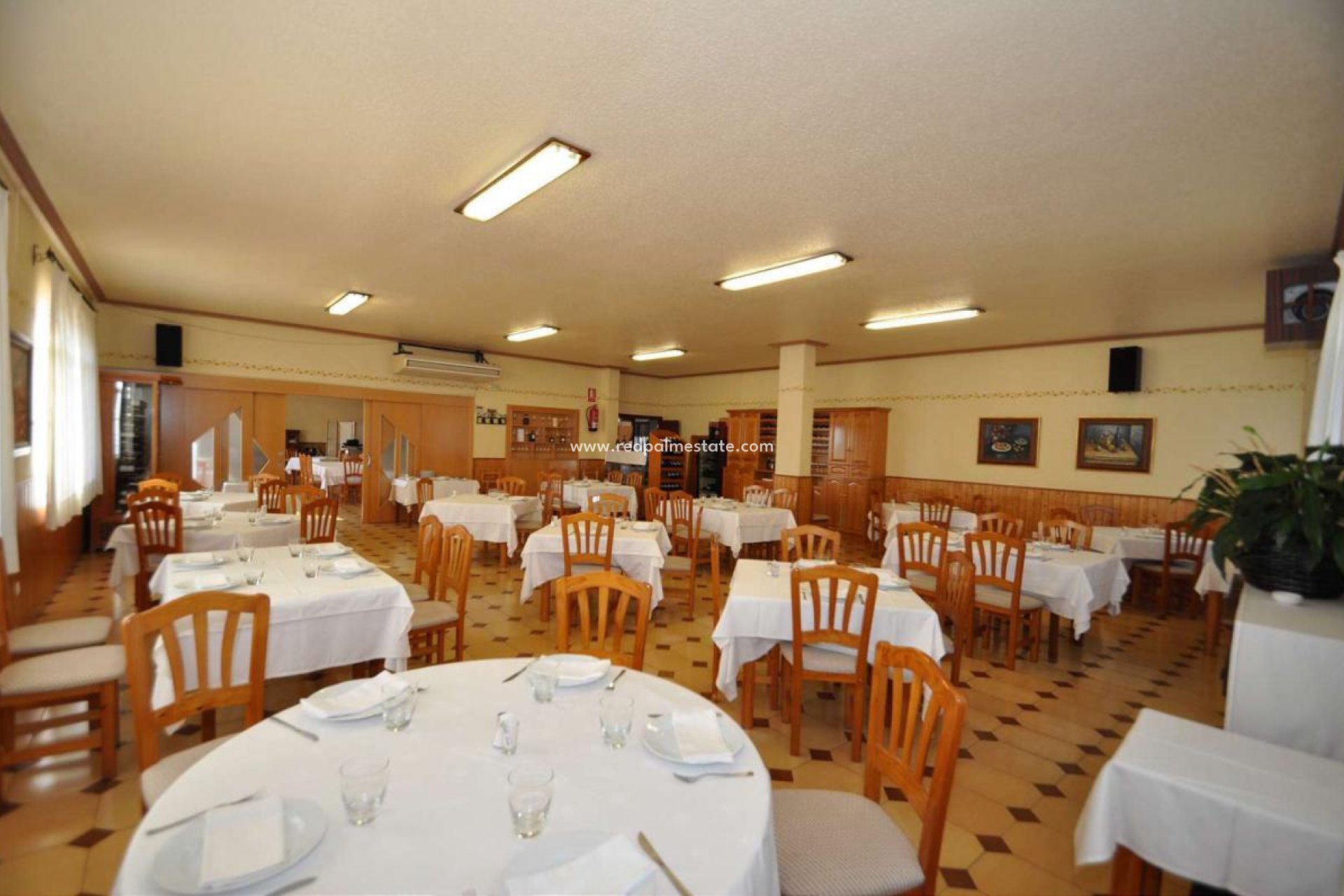 Resale - Business -
Monóvar/Monóver - Inland