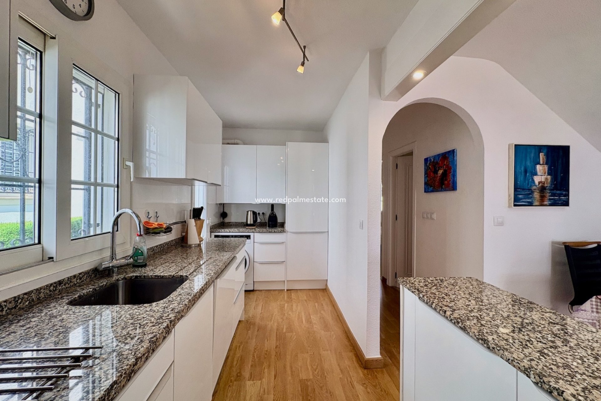 Resale - Business -
Orihuela Costa - Inland