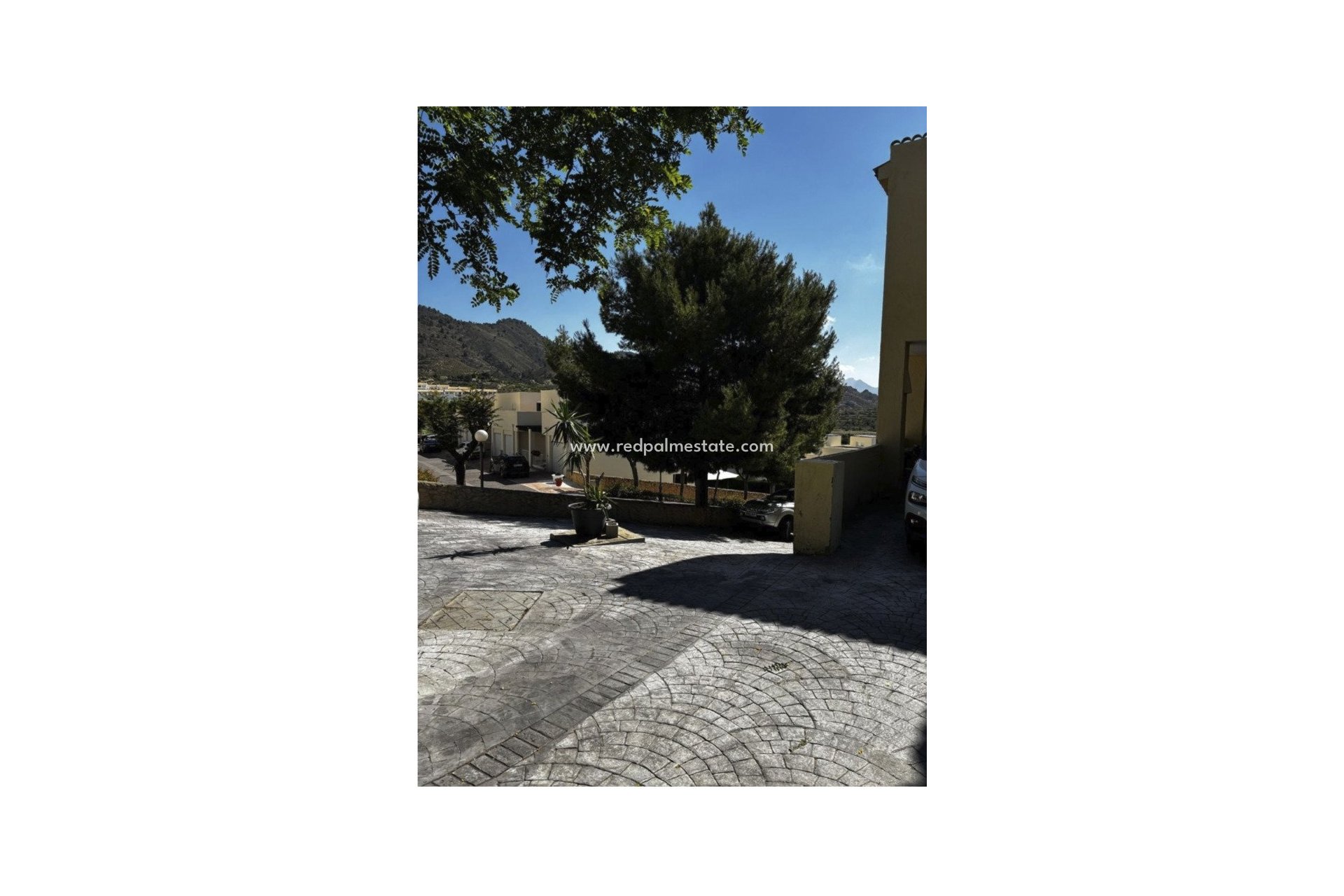 Resale - Business -
Relleu - Inland