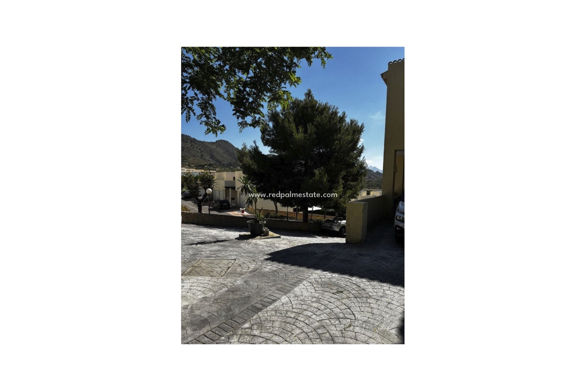 Resale - Business -
Relleu - Inland