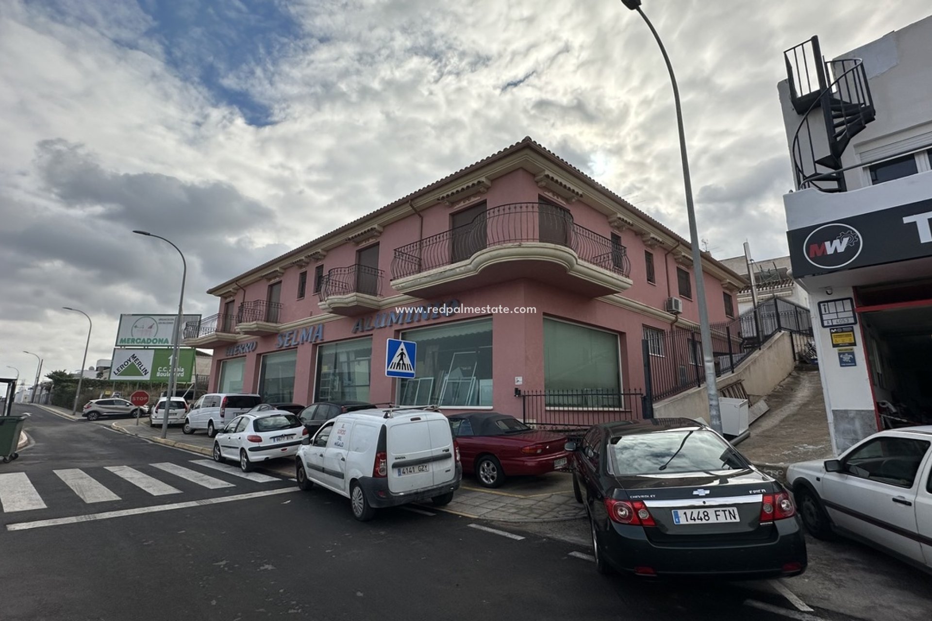 Resale - Business -
San Miguel de Salinas - Inland