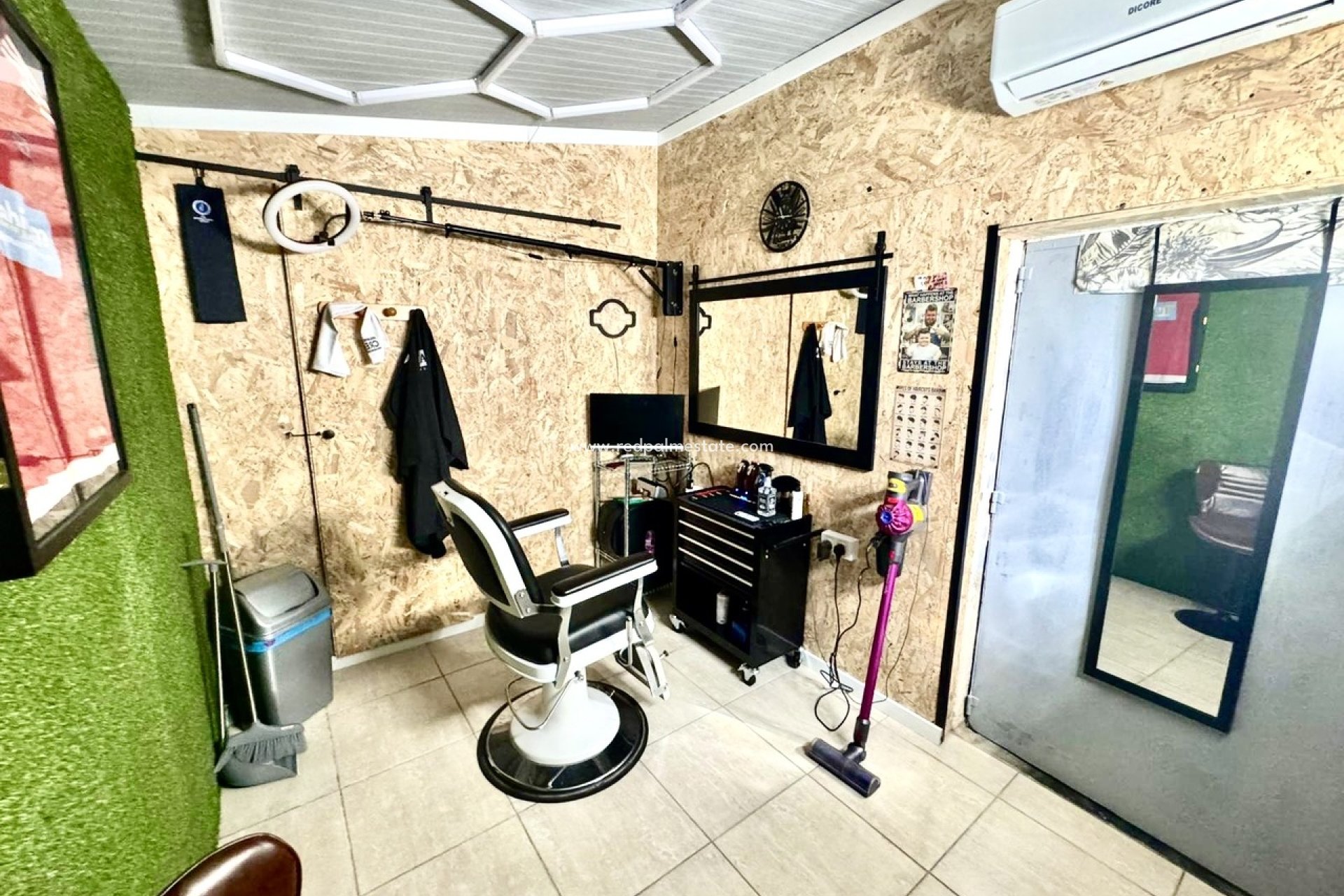 Resale - Business -
San Miguel de Salinas - Inland