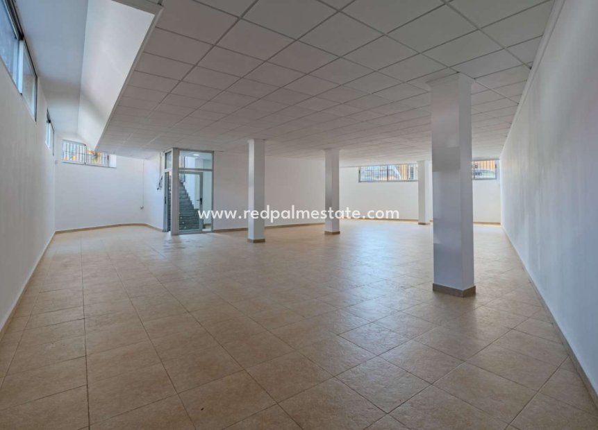 Resale - Business -
Torrevieja - Antonio Machado