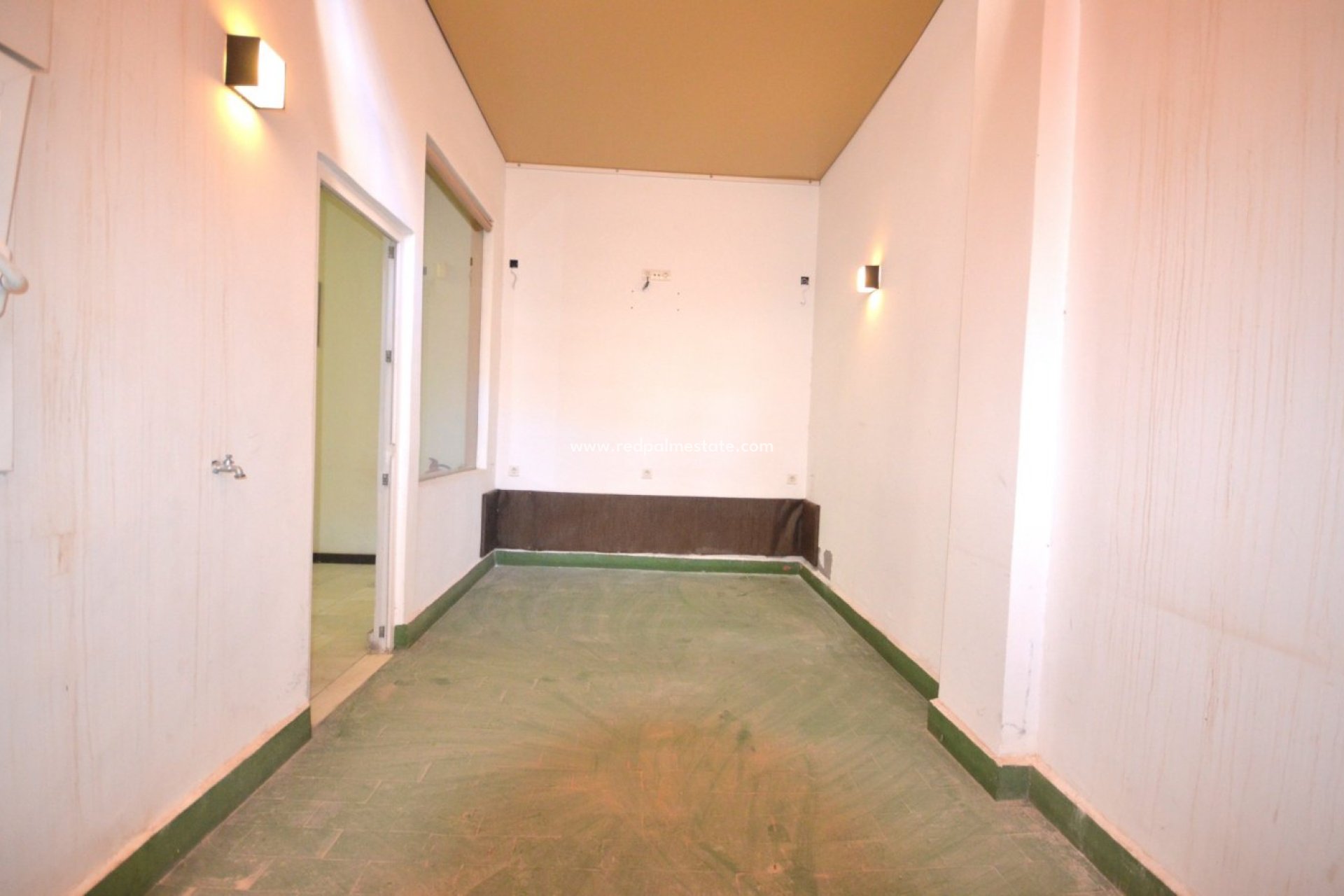 Resale - Business -
Torrevieja - Centro