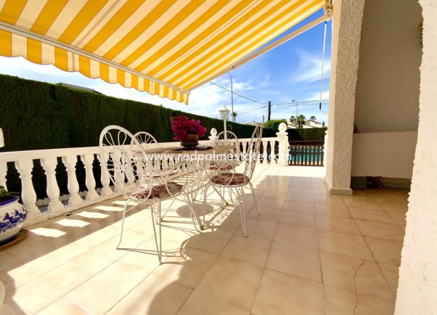 Resale - Chalet -
Torrevieja - El Chaparral