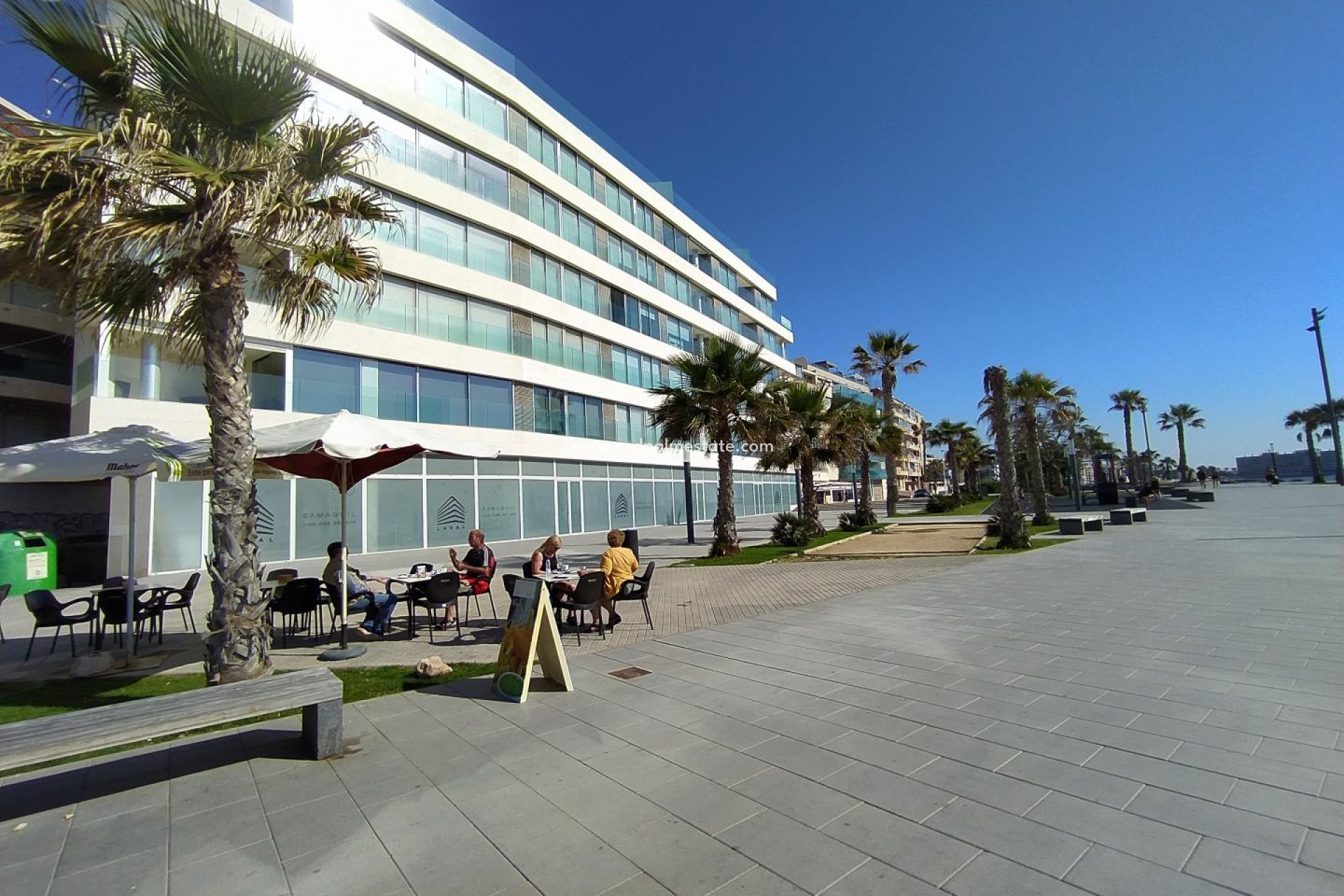 Resale - Commercial -
Torrevieja