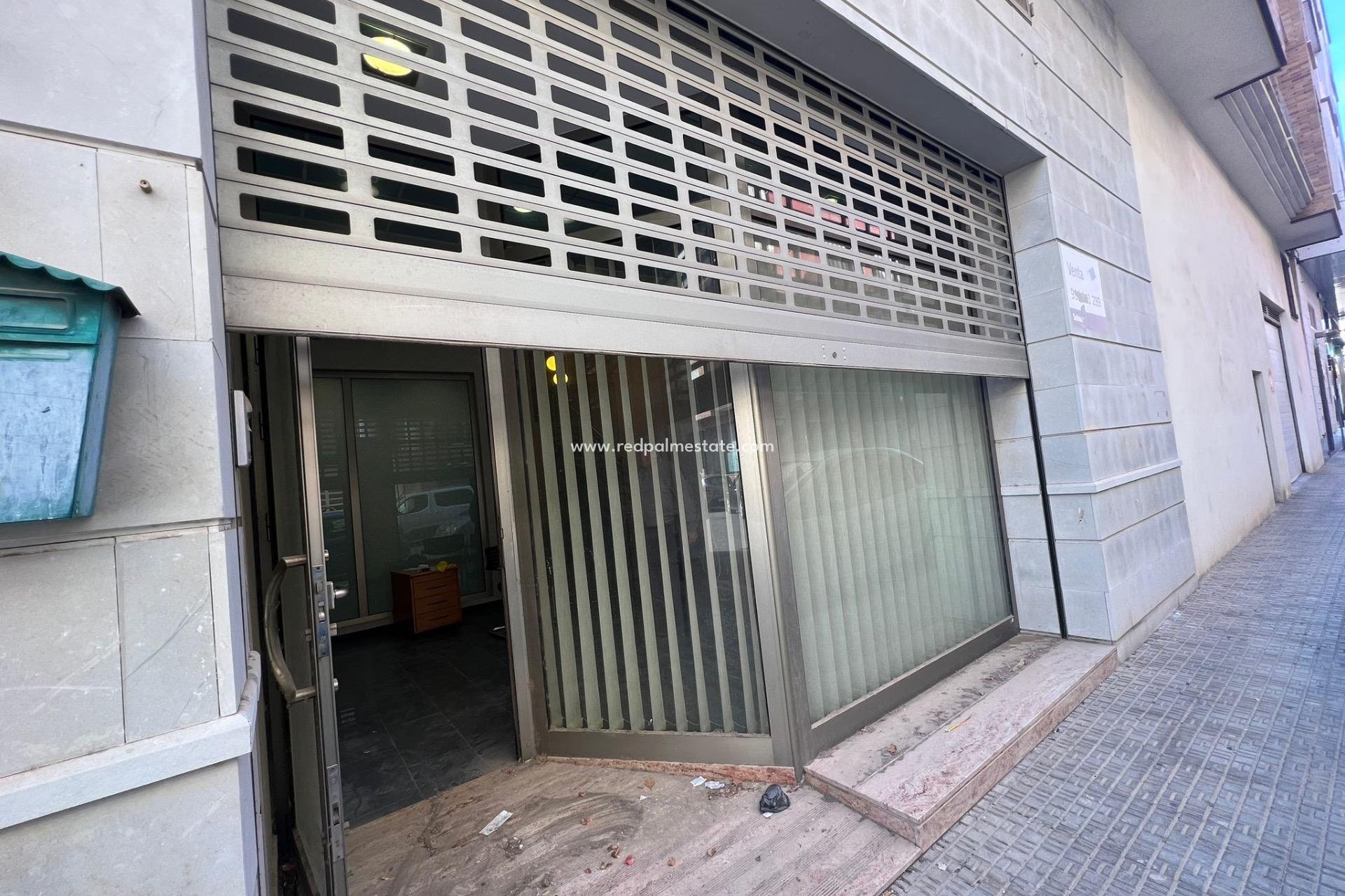 Resale - Commercial Unit -
Beniel - CENTRO